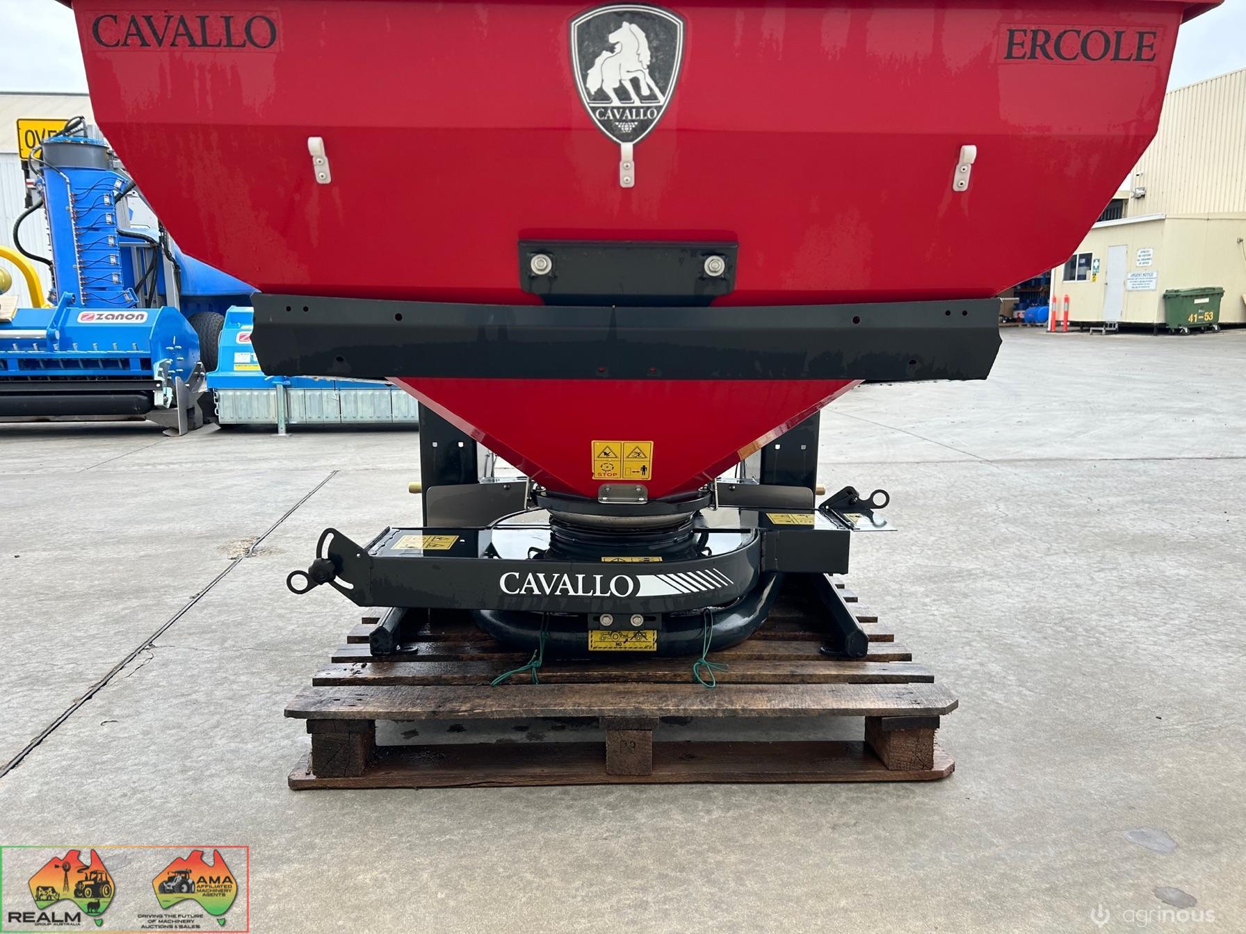 New cavallo spreader  Twin discharge for band spreading Hydraulic shut