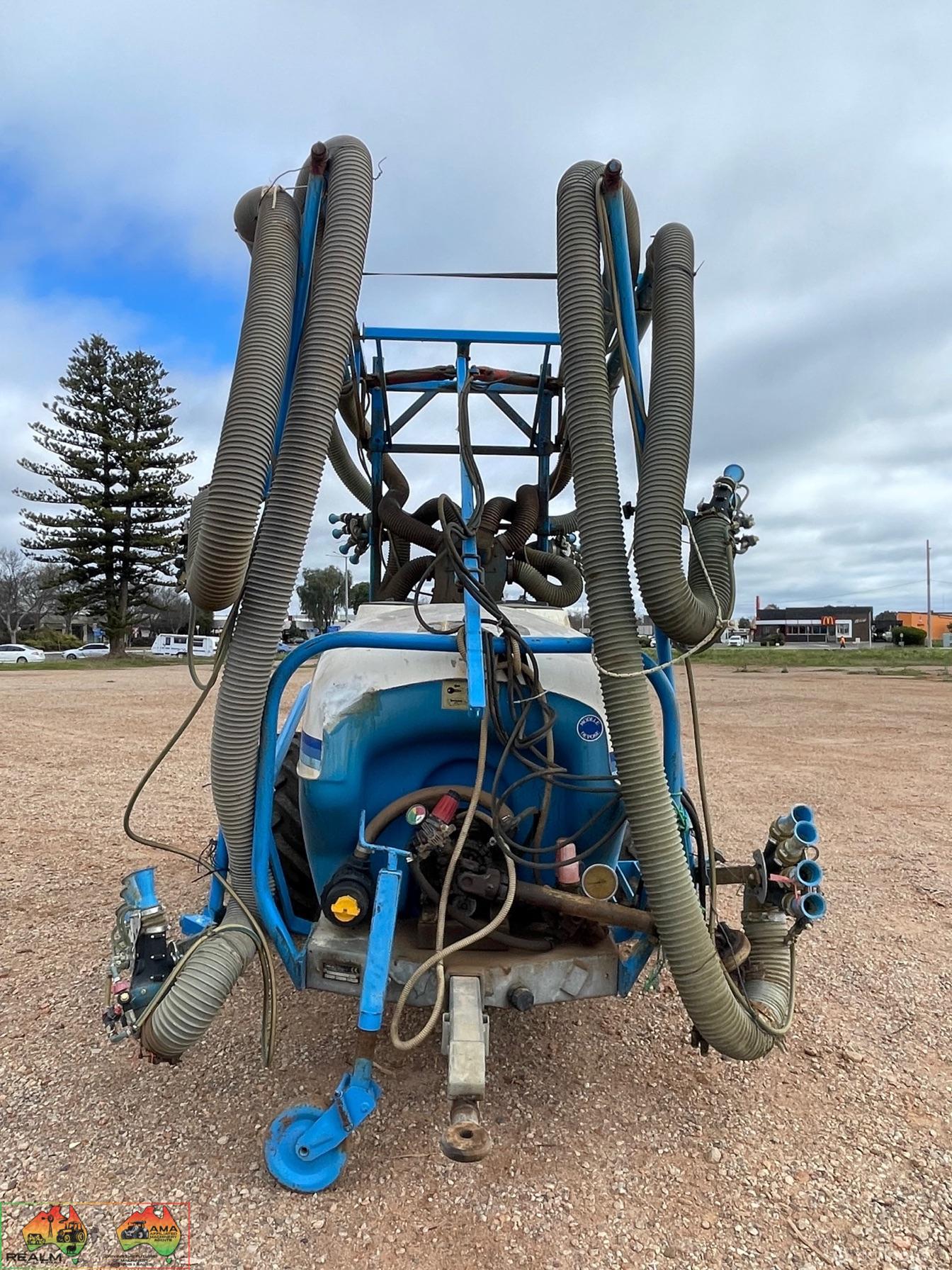 Ideal 2000 lt 2 row vineyard sprayer  High volume - photo 2