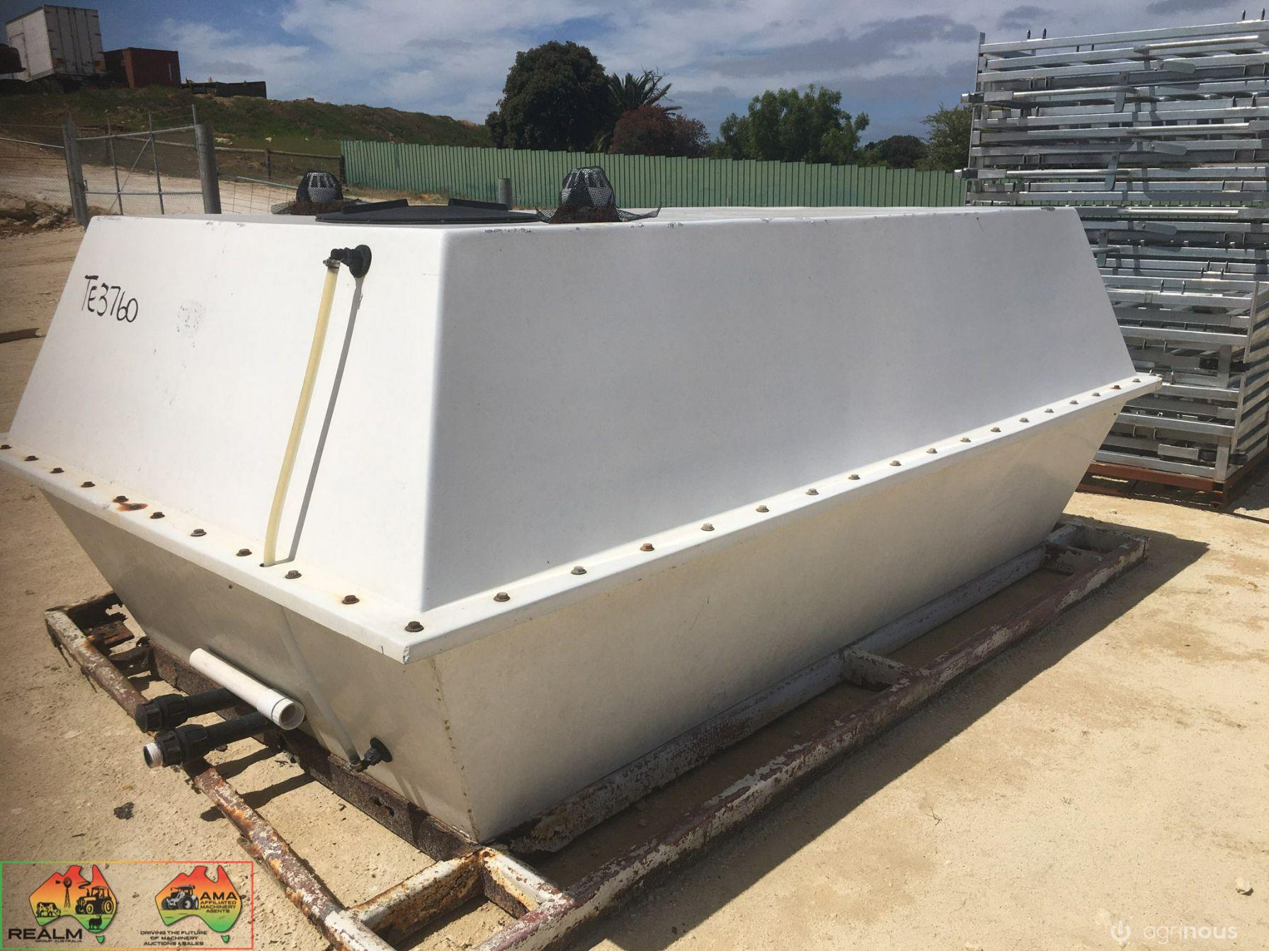 Fully Enclosed Fibreglass Truck Tank - photo 2