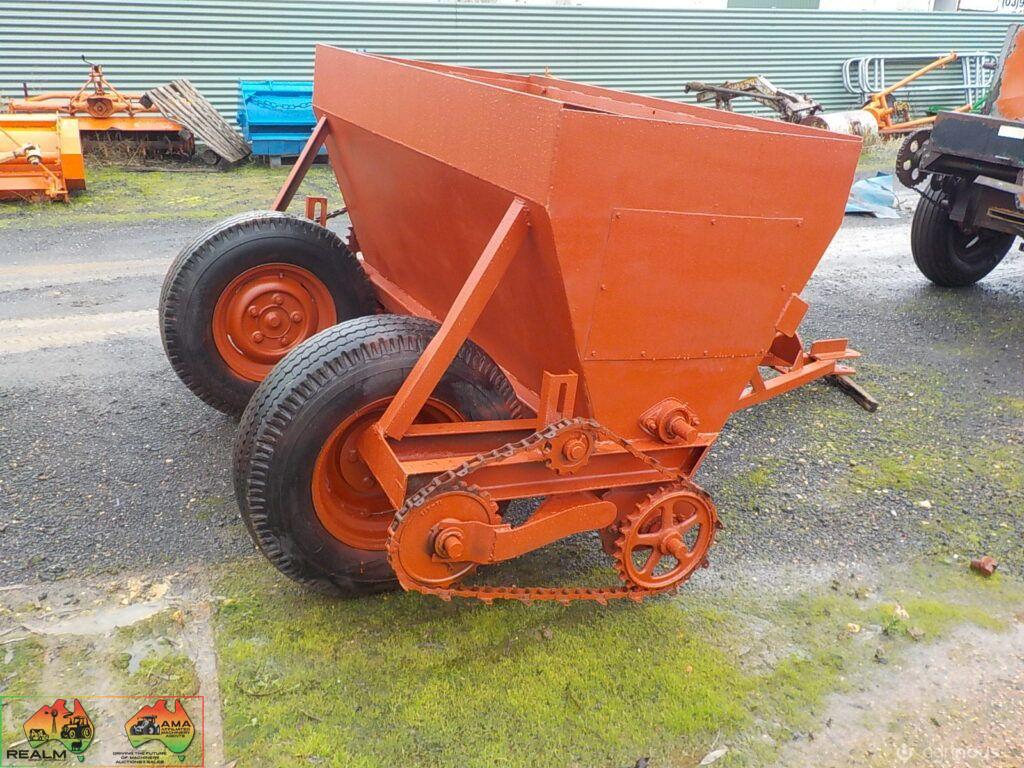 Towable Muck Spreader - photo 4
