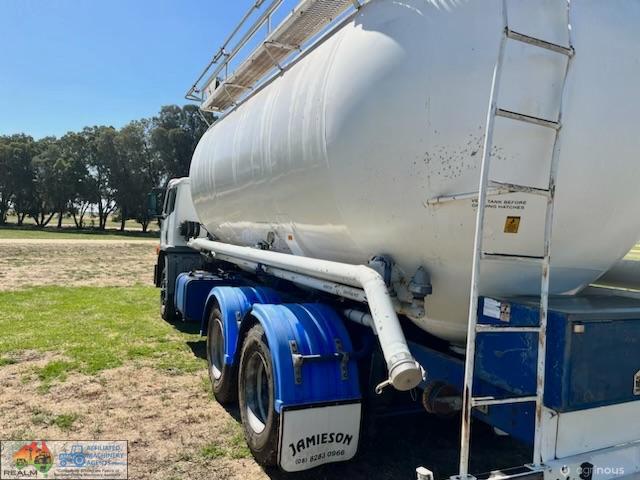 International  Acco Blower Truck - photo 8