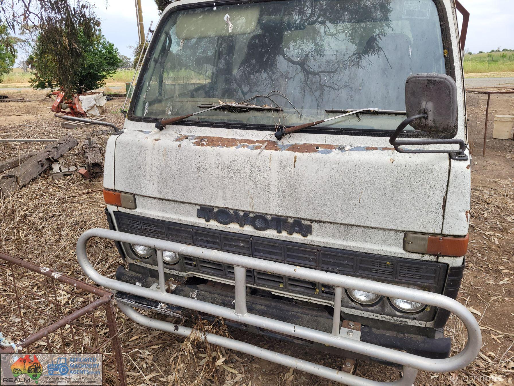 1982 Toyota Dyna Dual Cab Truck - photo 3