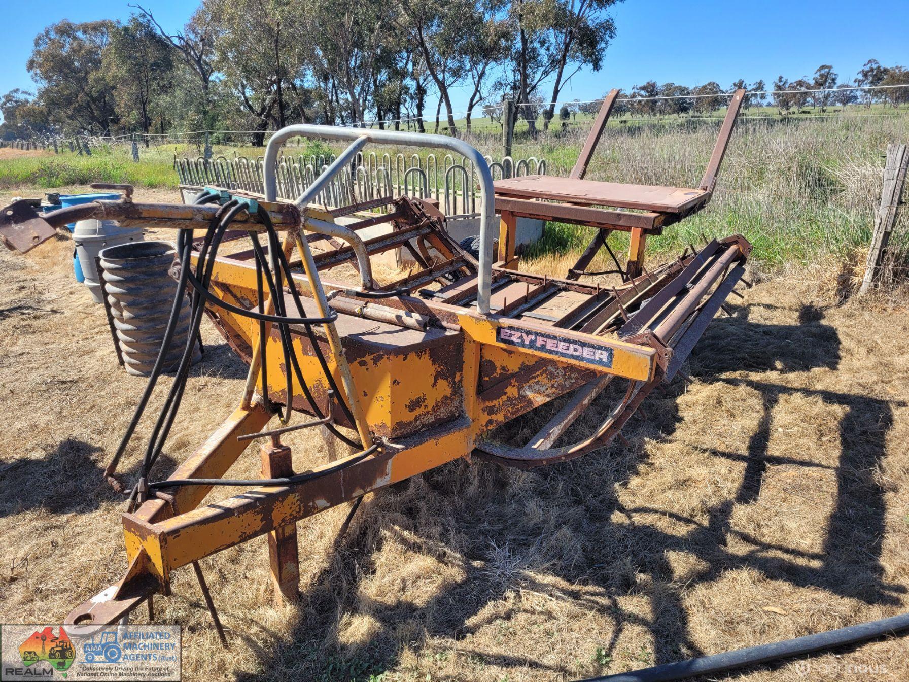 Ezy-Feeder Hay Feedout Wagon - photo 3