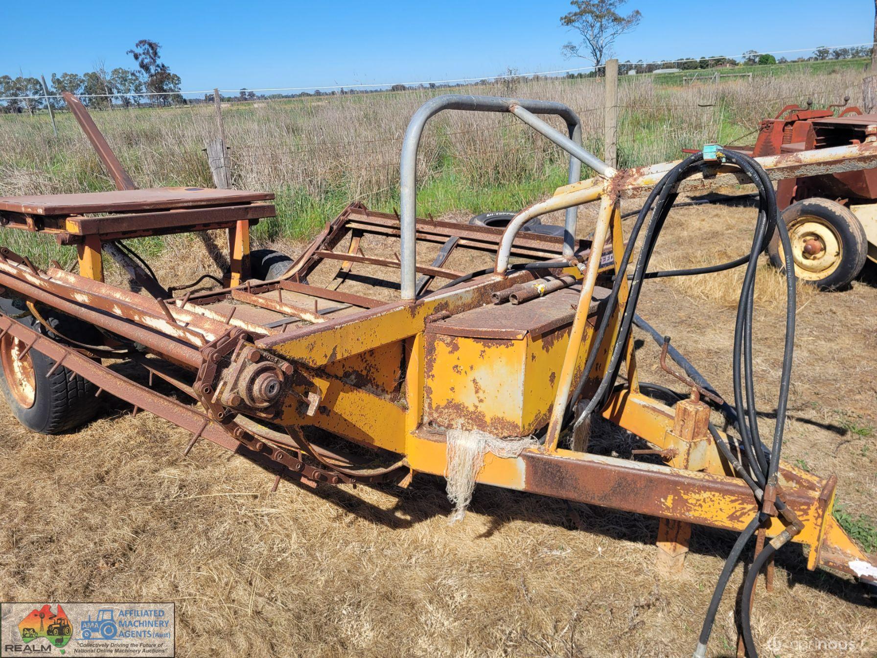 Ezy-Feeder Hay Feedout Wagon - photo 2