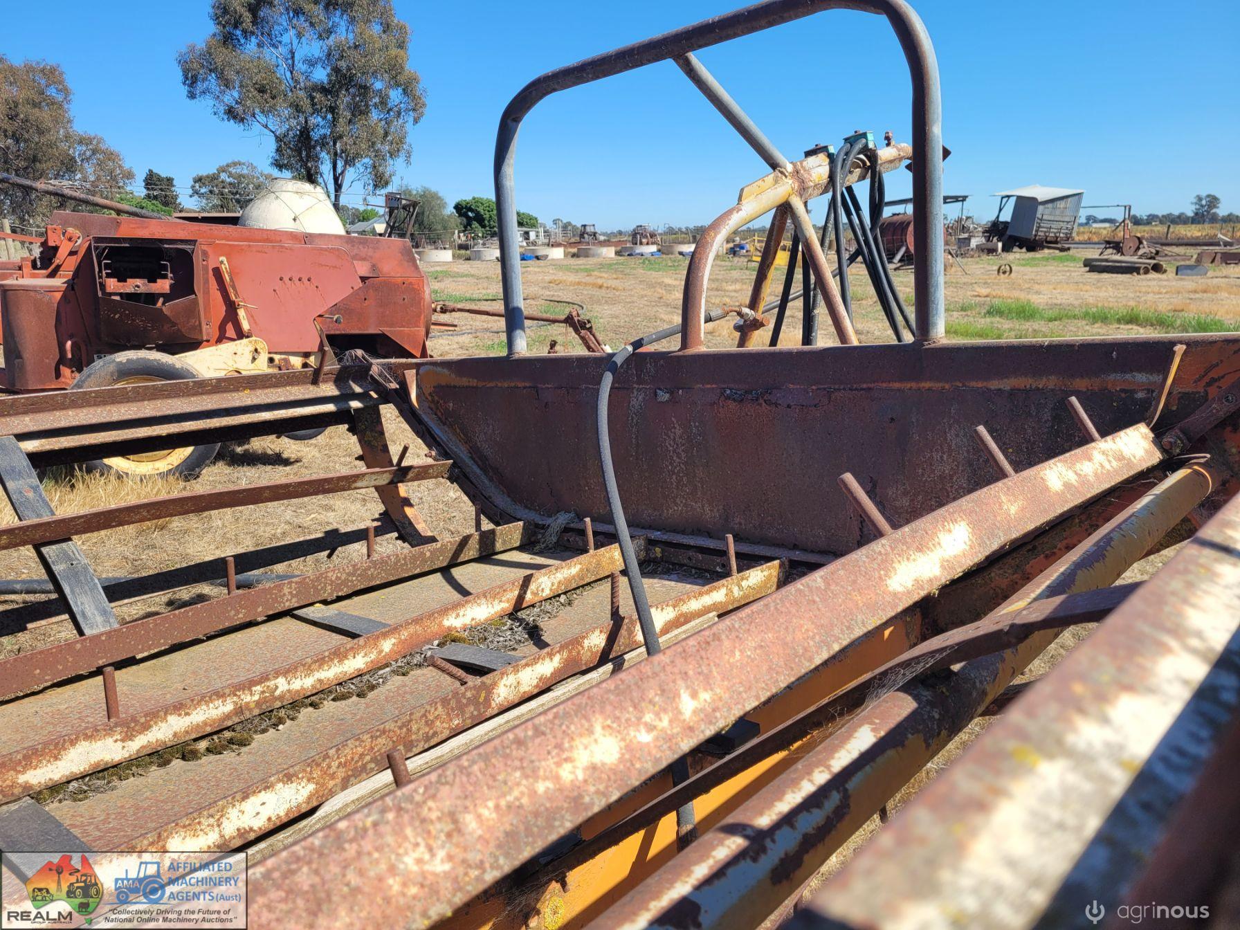 Ezy-Feeder Hay Feedout Wagon - photo 4