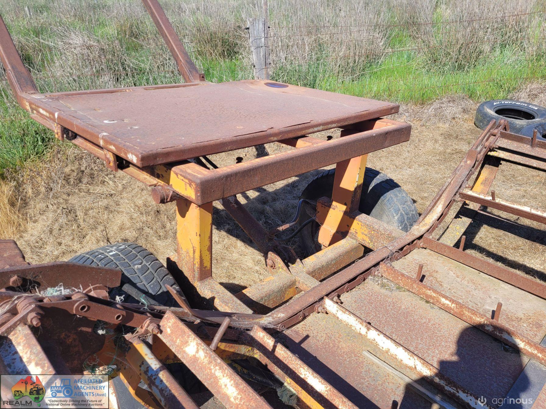 Ezy-Feeder Hay Feedout Wagon - photo 7