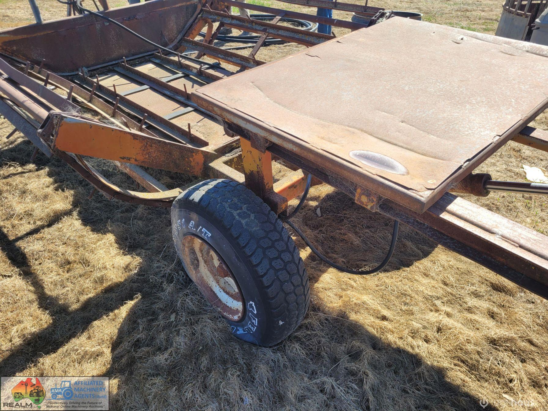 Ezy-Feeder Hay Feedout Wagon - photo 6