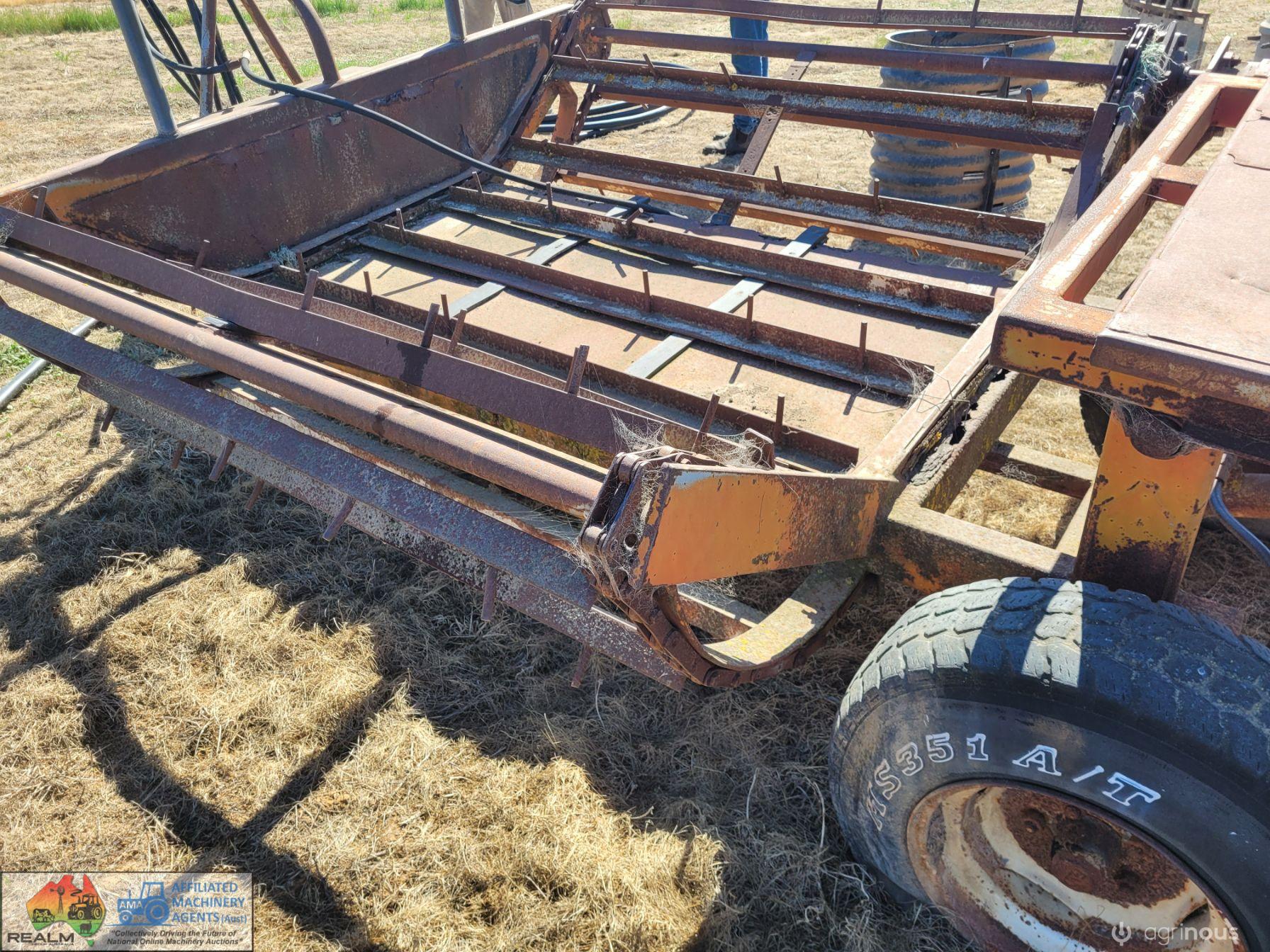 Ezy-Feeder Hay Feedout Wagon - photo 5