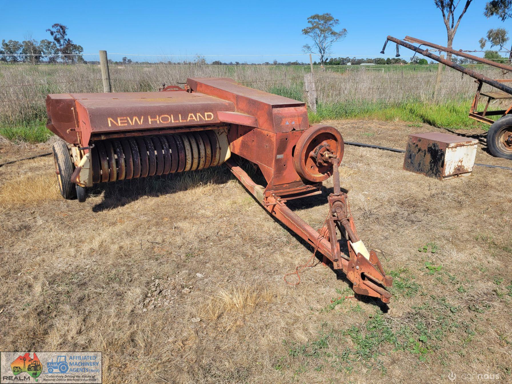 New Holland 275 Baler