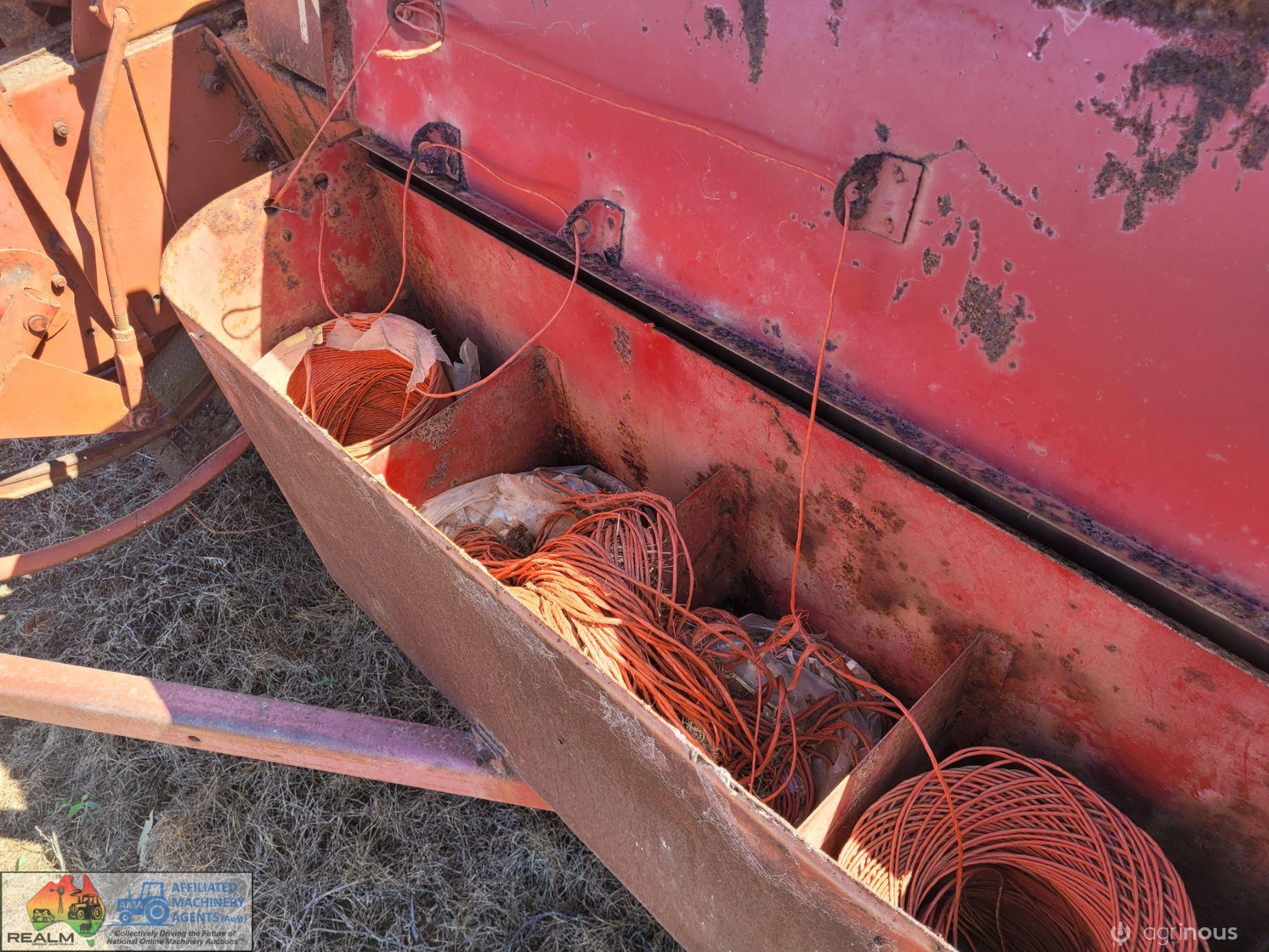 New Holland 275 Baler - photo 6