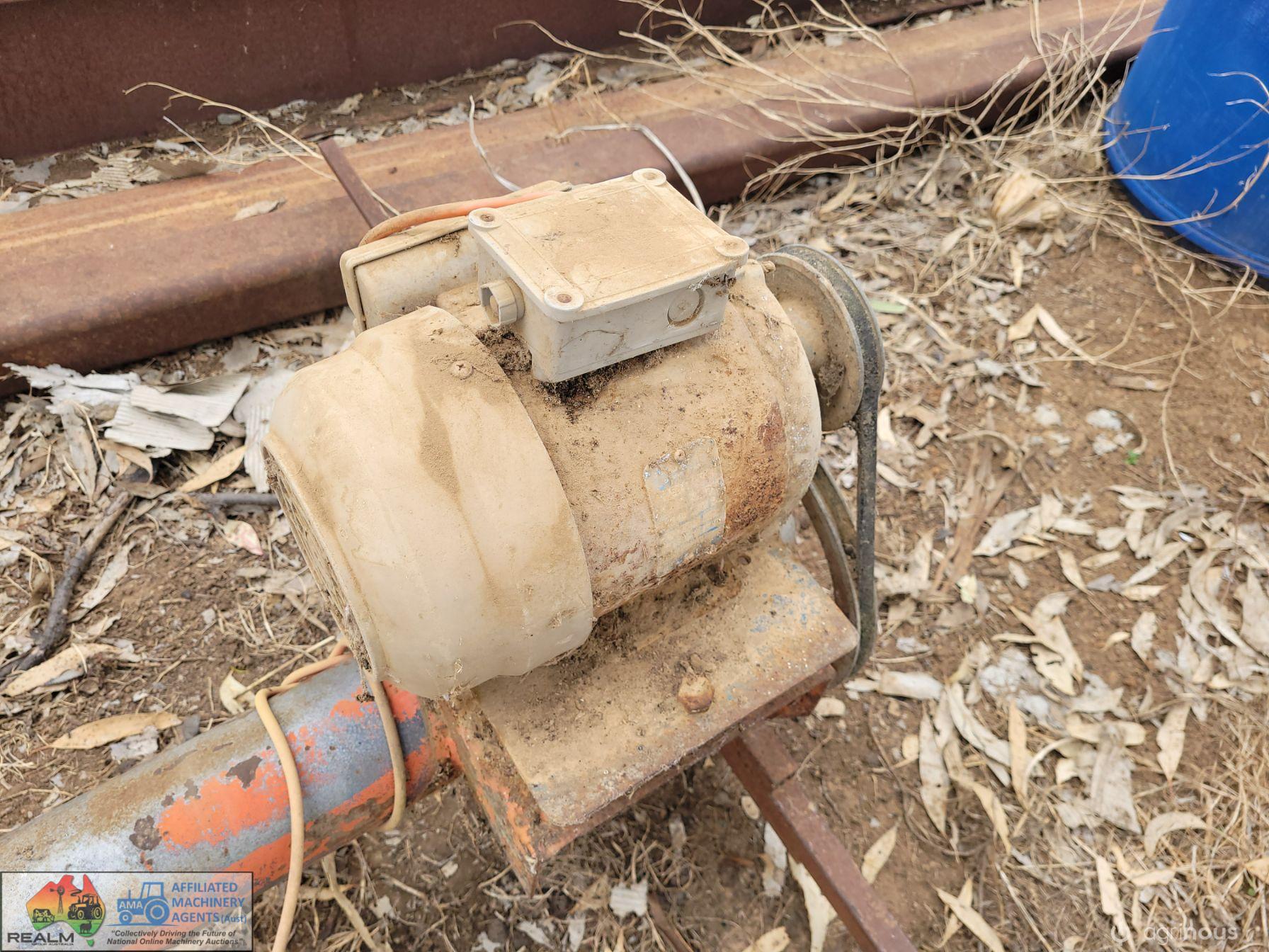 10ft x 4" Pencil Auger, 240v Motor - photo 3