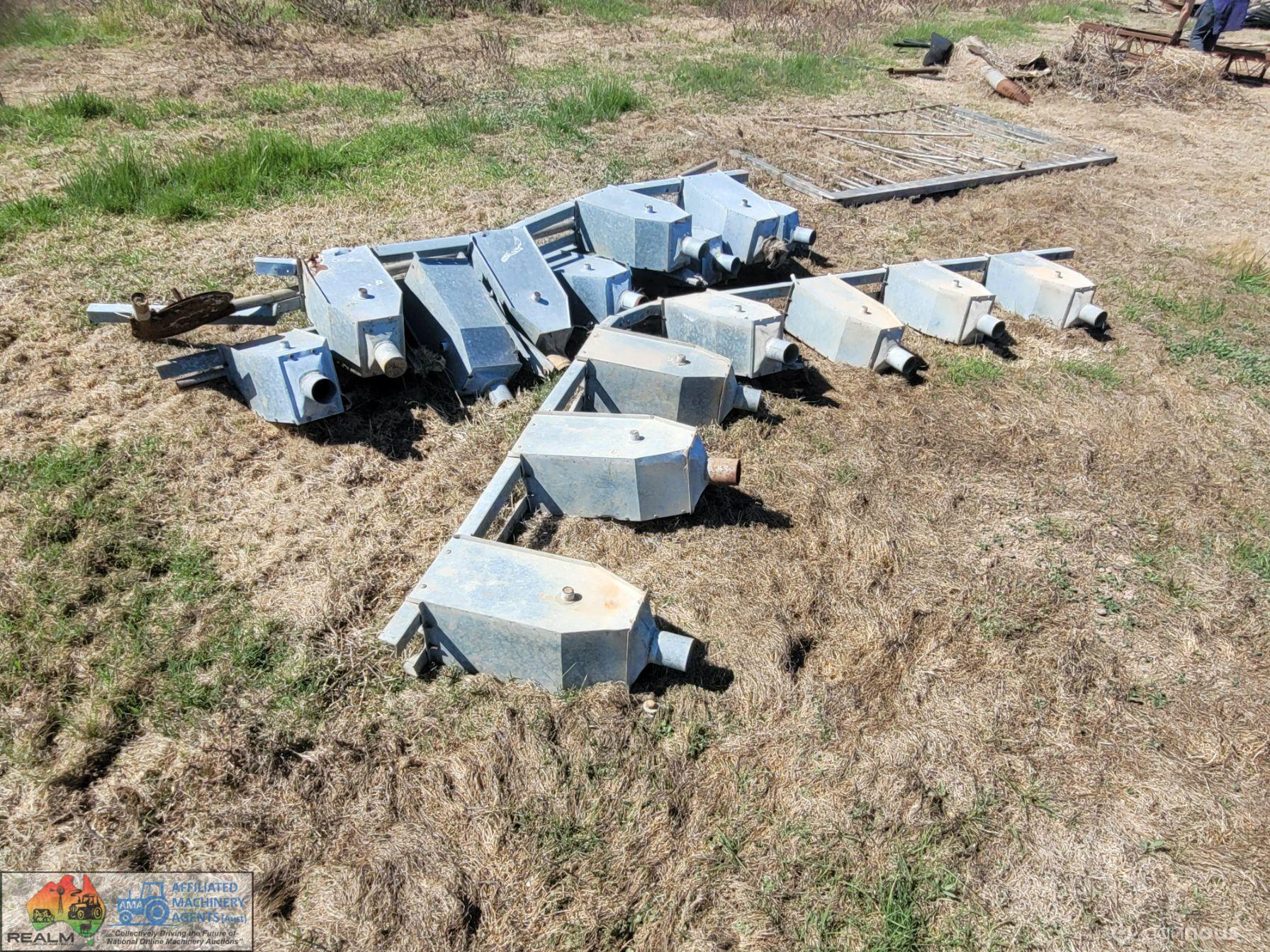 16x Dairy Feed Drop Boxes - photo 2