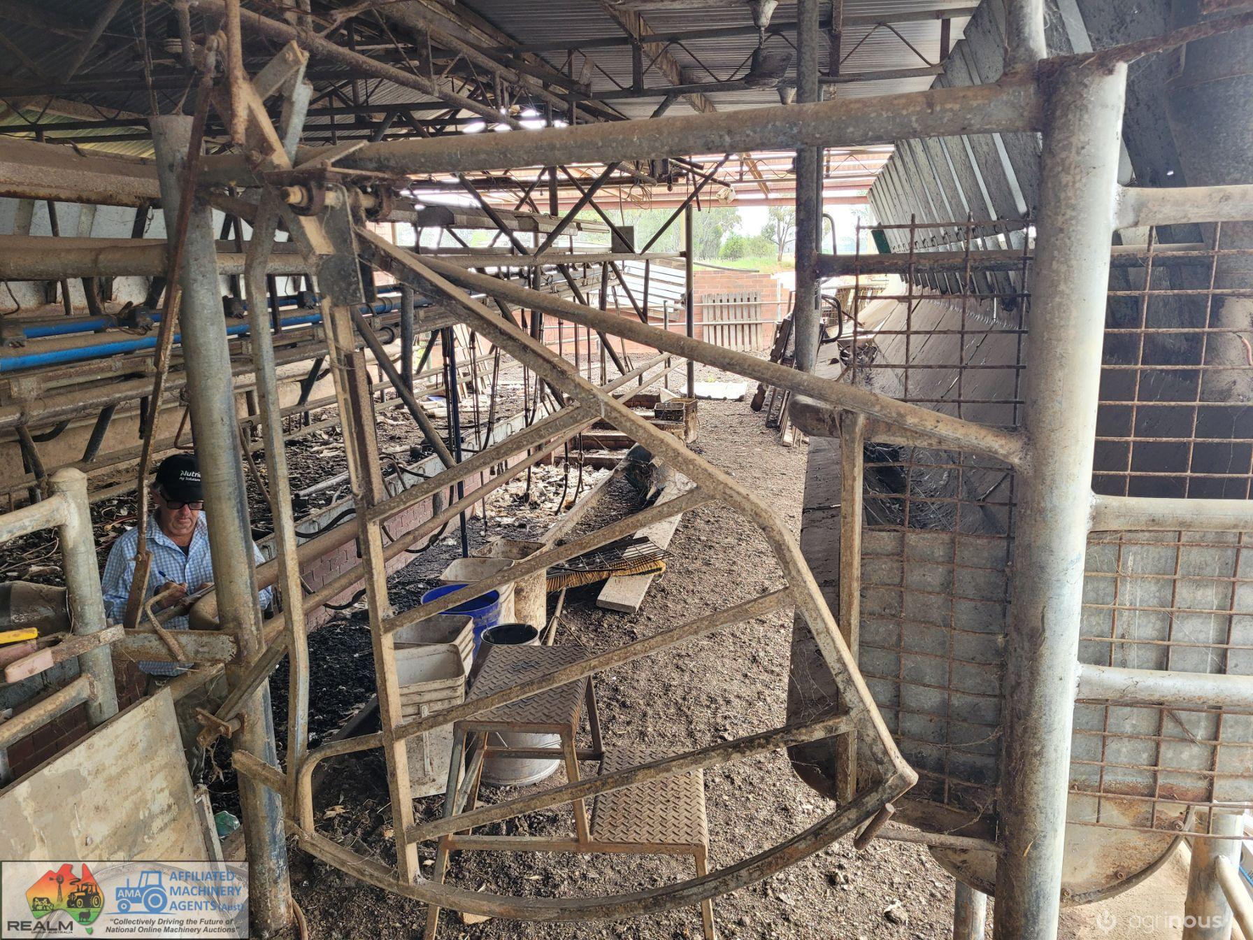 2x Dairy Pendulum Gates