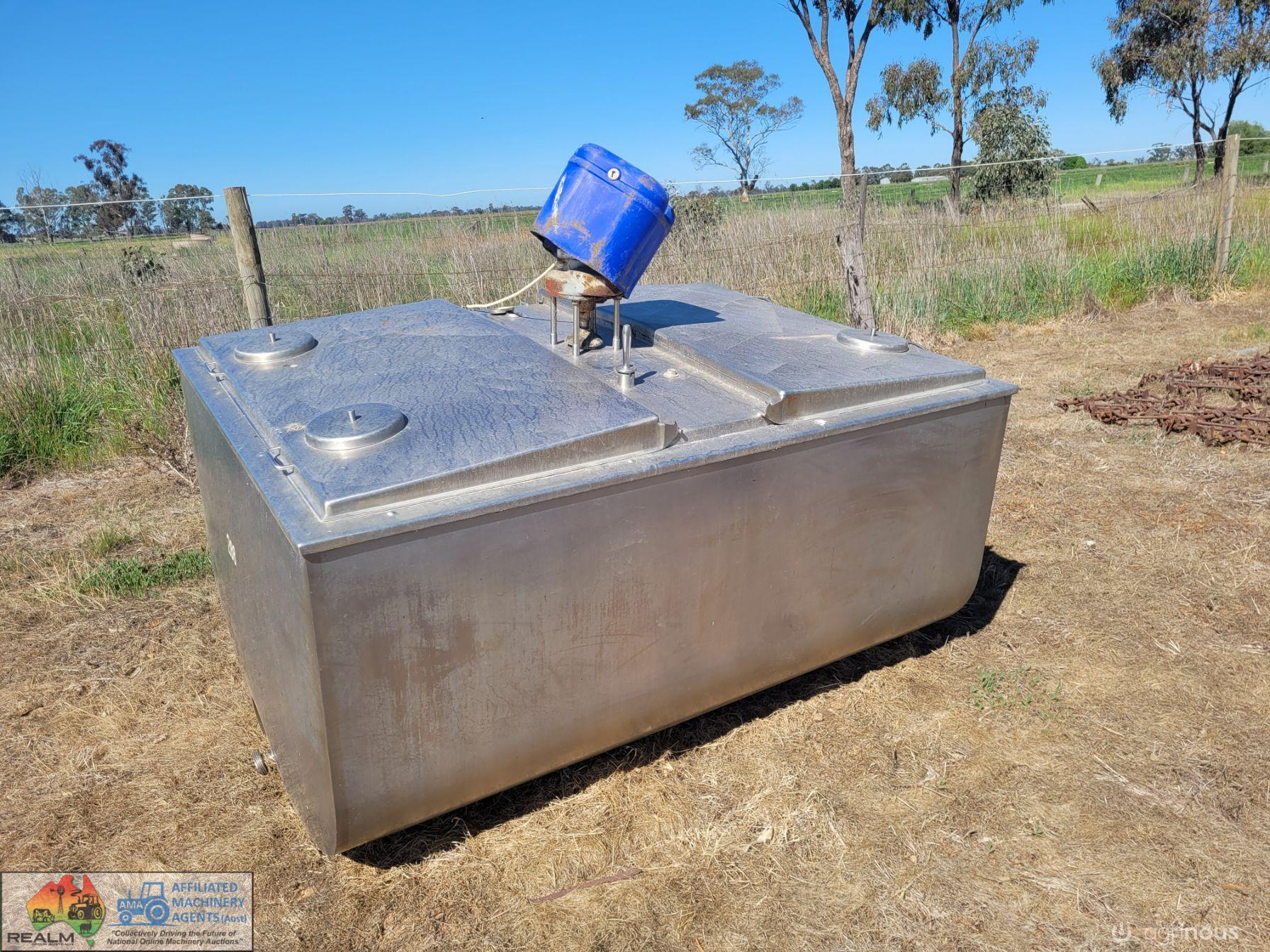1,650 Ltr S/Steel Milk Vat - photo 3