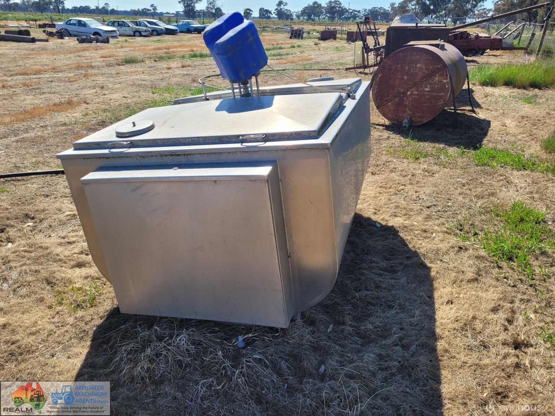 1,650 Ltr S/Steel Milk Vat - photo 5