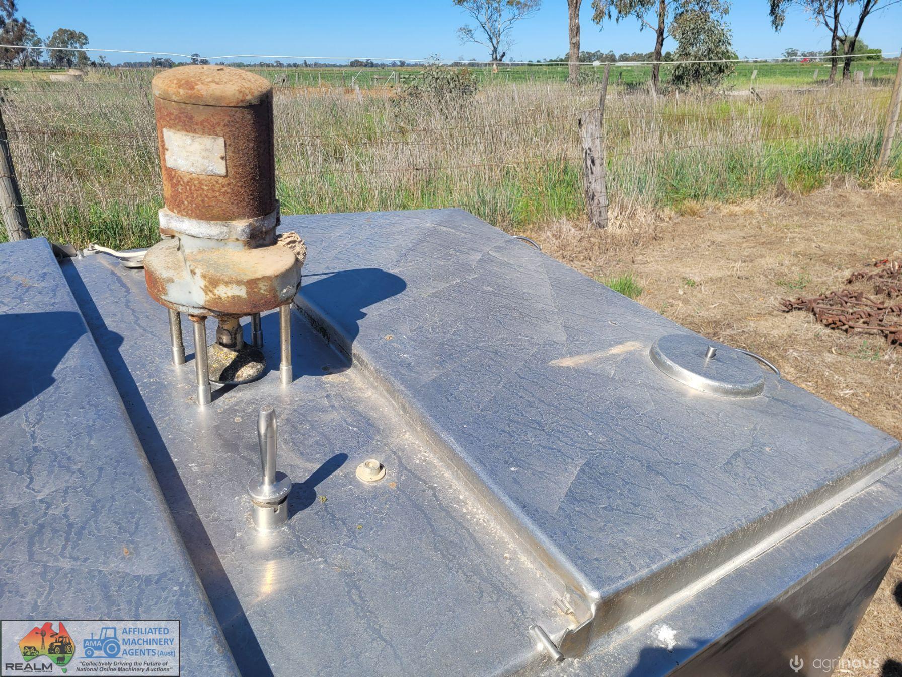 1,650 Ltr S/Steel Milk Vat - photo 6