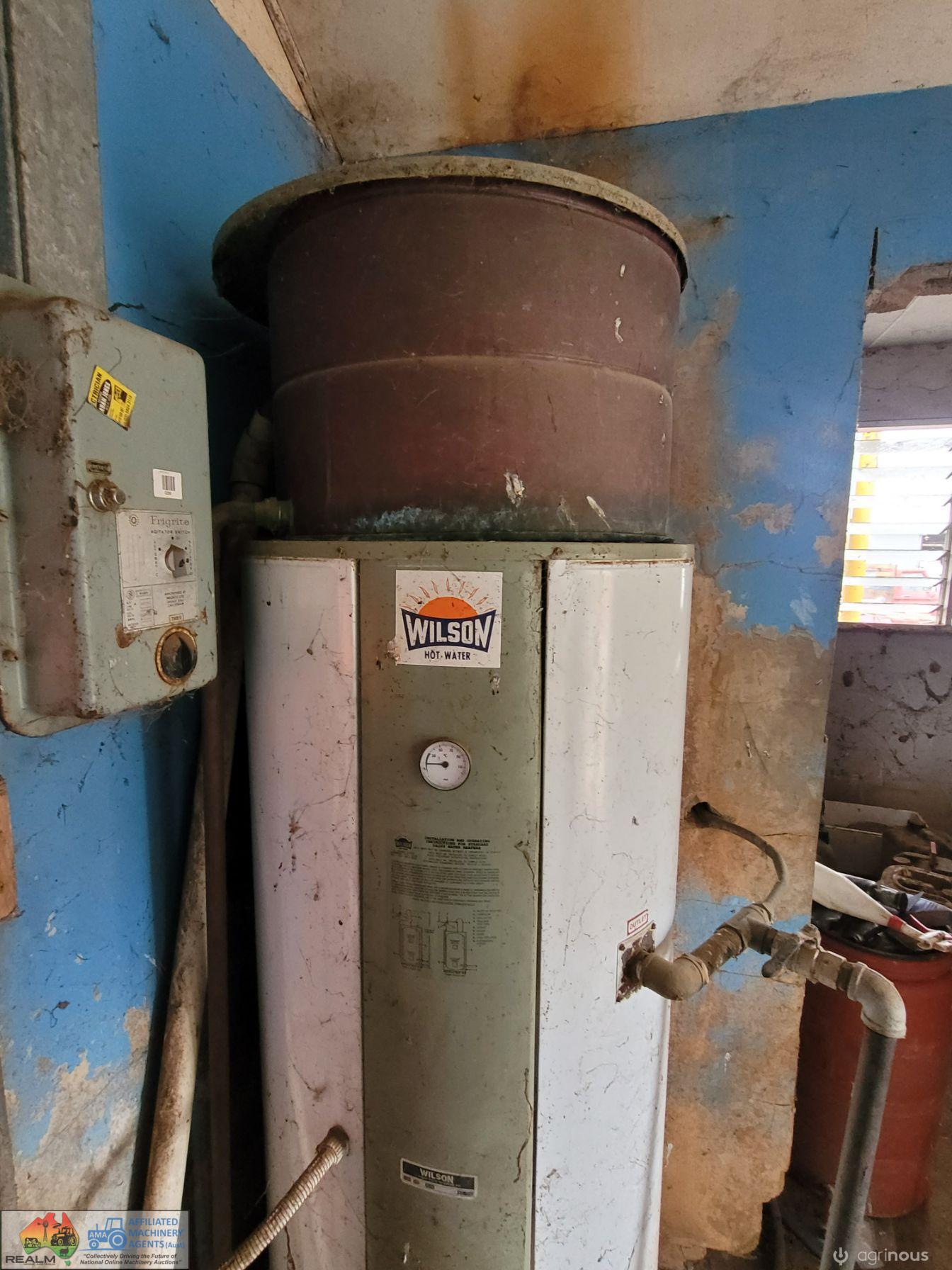 Wilson 400 Ltr Dairy HWS with Copper Header Tank - photo 2