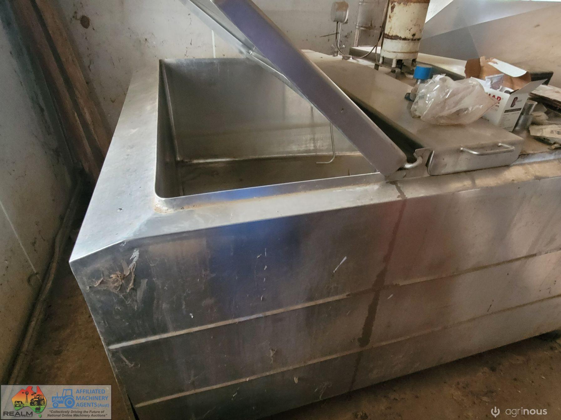 Square Milk Vat, 2,800 Ltr & Compressor