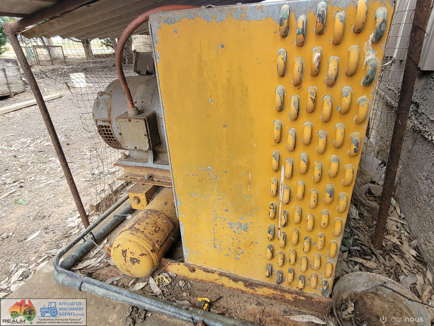 Square Milk Vat, 2,800 Ltr & Compressor - photo 14