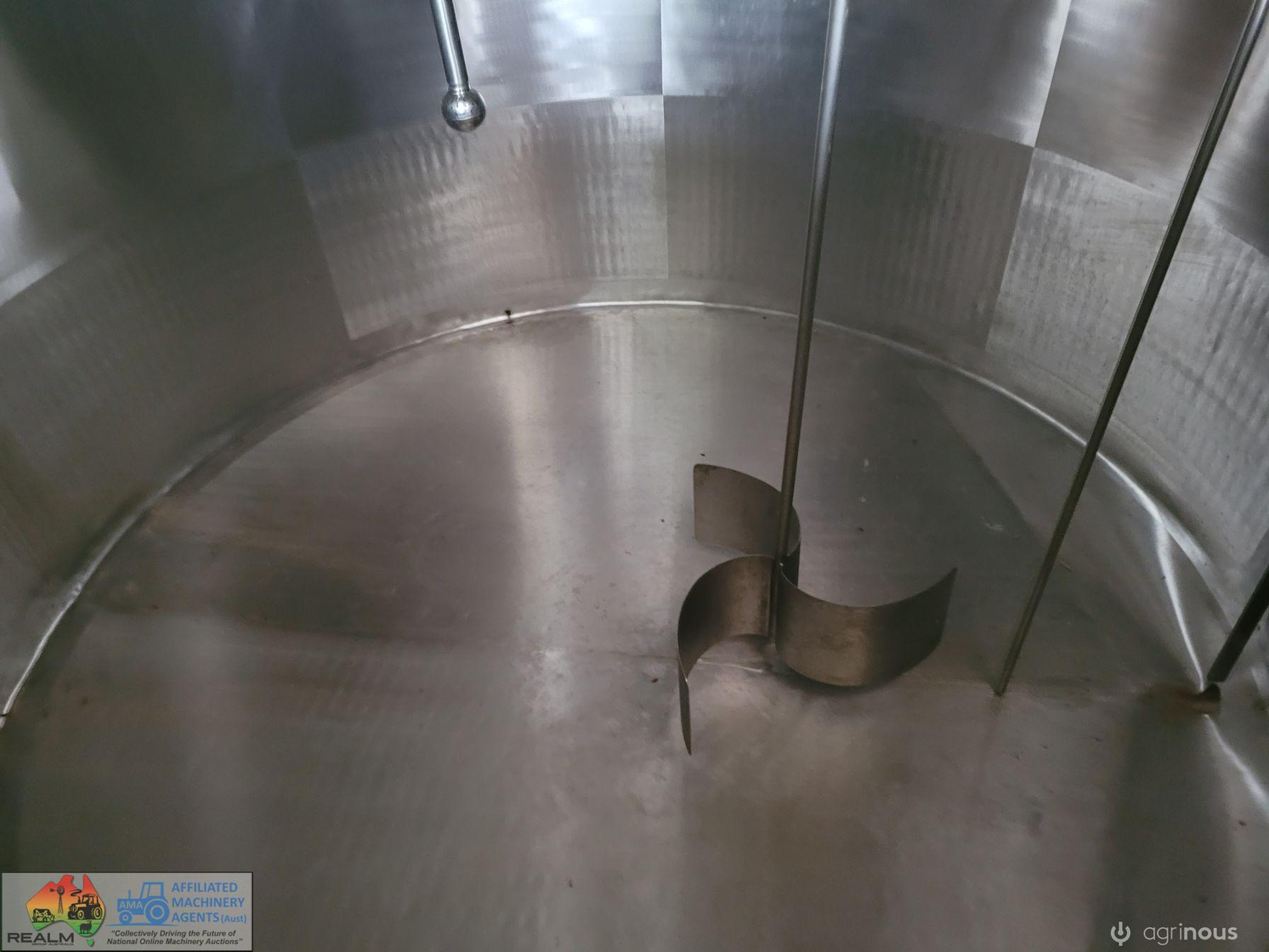 Round Milk Vat, 4,000 Ltr & Compressor - photo 6
