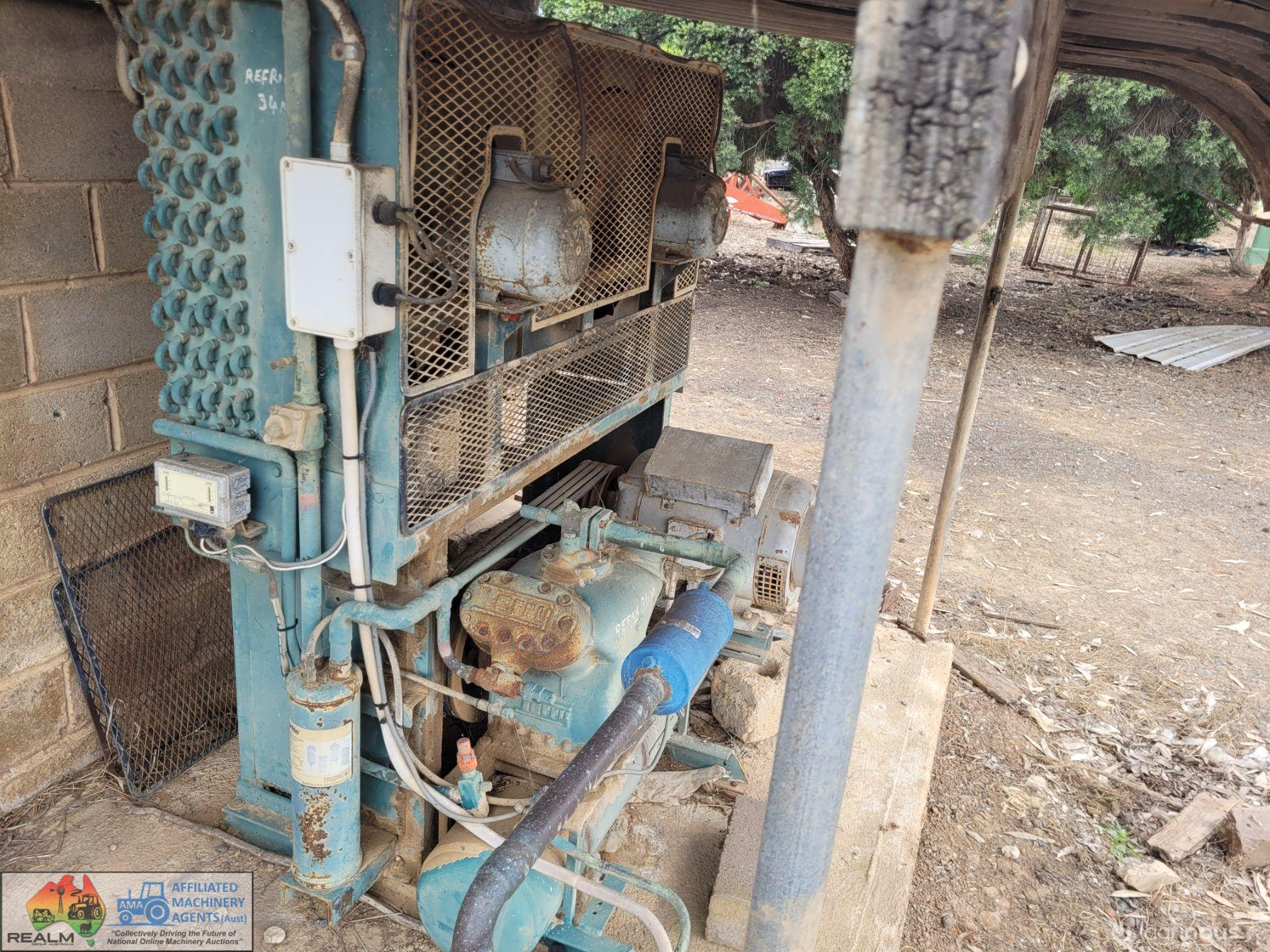 Round Milk Vat, 4,000 Ltr & Compressor - photo 12