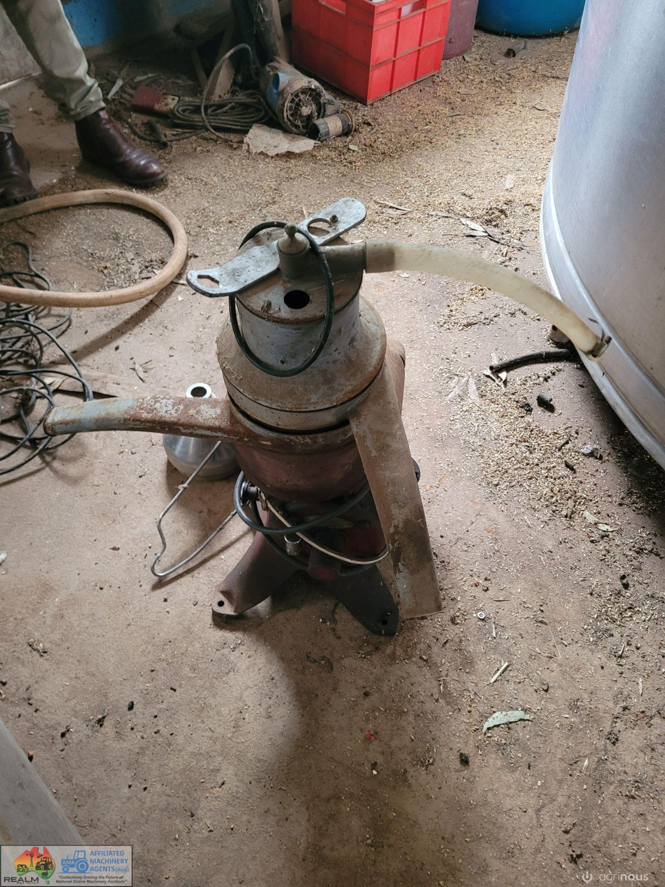 Elec. Milk/Cream Separator in Working Condition - photo 2