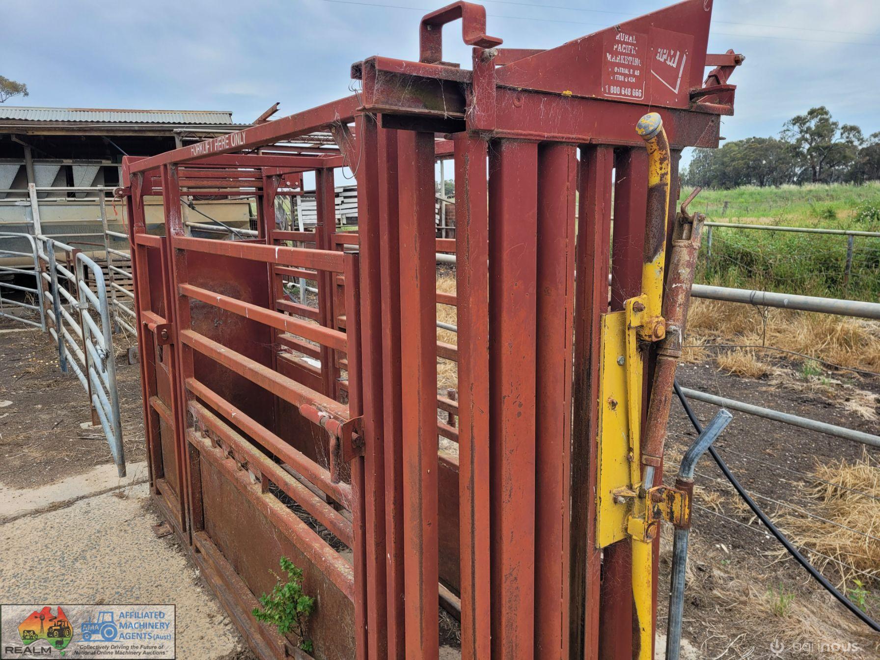 RPM Cattle Crush with Head Brace & Side Squeeze Panels - photo 2