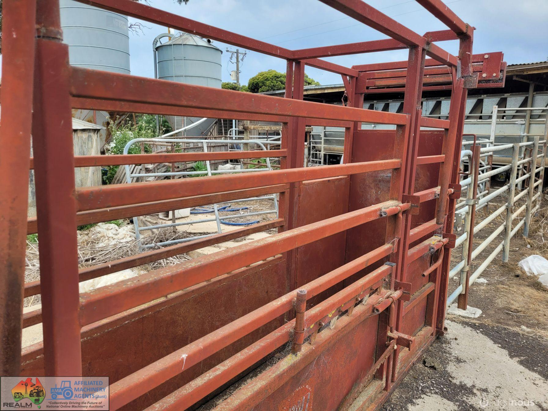 RPM Cattle Crush with Head Brace & Side Squeeze Panels - photo 4