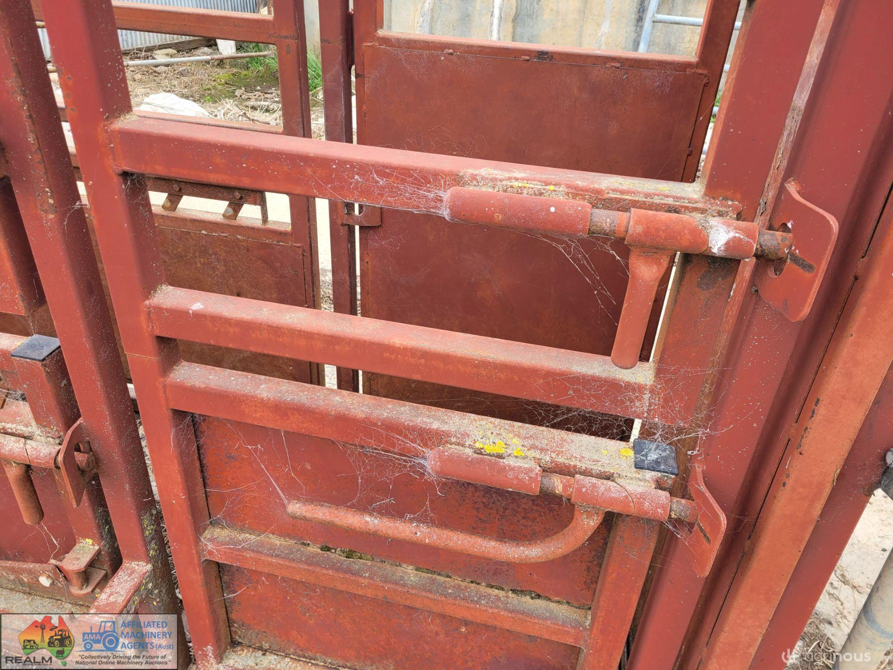 RPM Cattle Crush with Head Brace & Side Squeeze Panels - photo 6