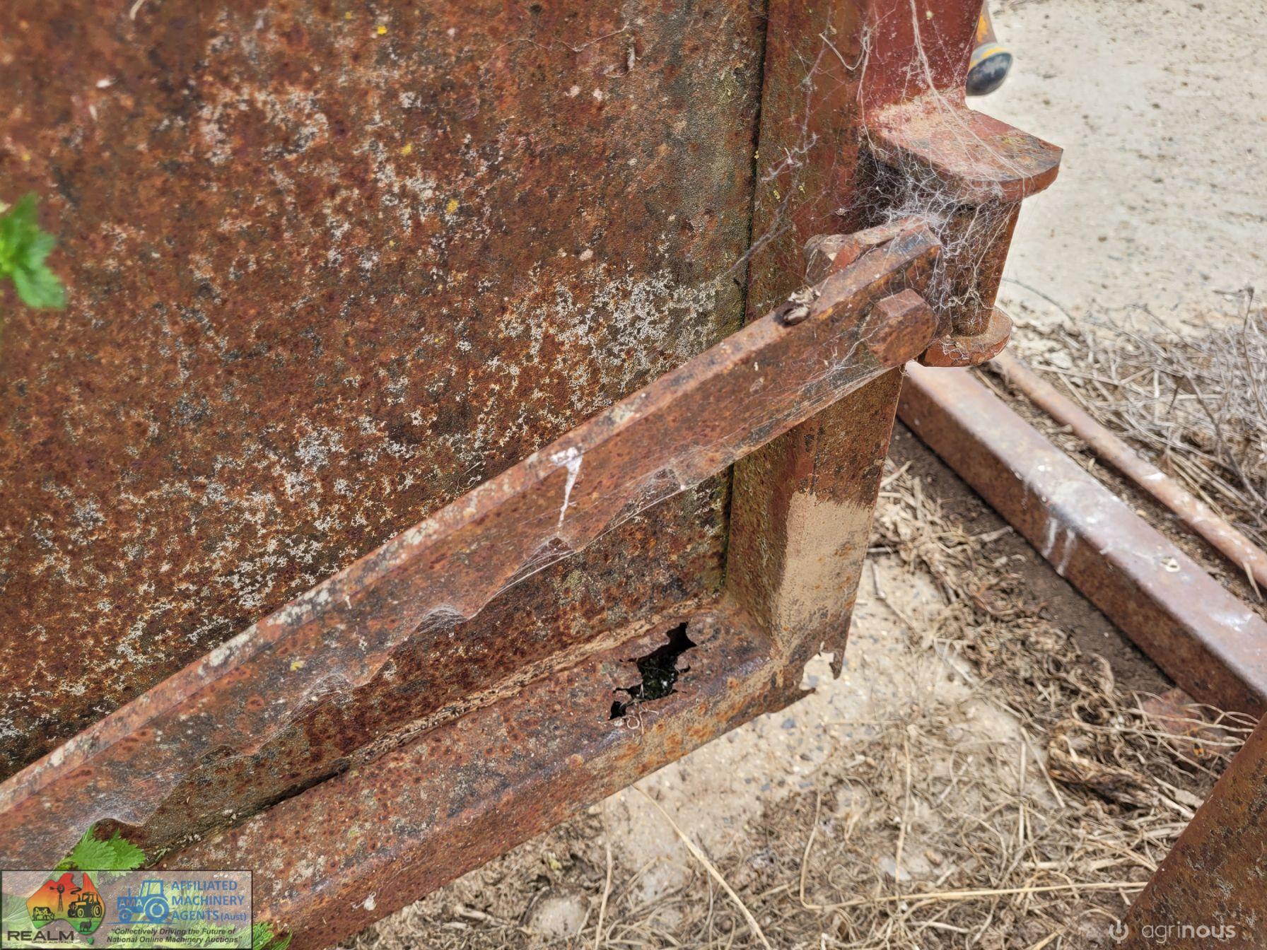 RPM Cattle Crush with Head Brace & Side Squeeze Panels - photo 10