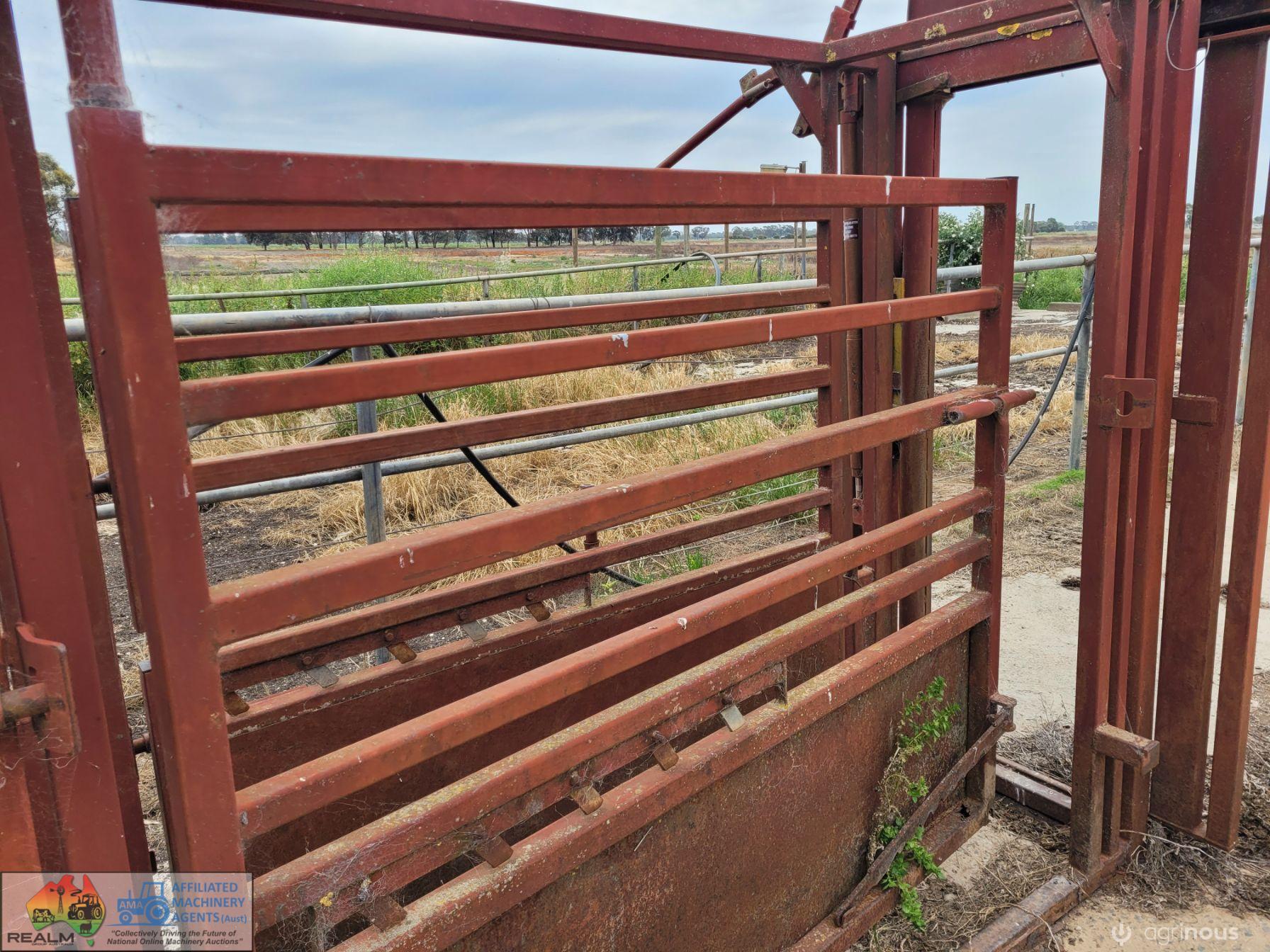 RPM Cattle Crush with Head Brace & Side Squeeze Panels - photo 9