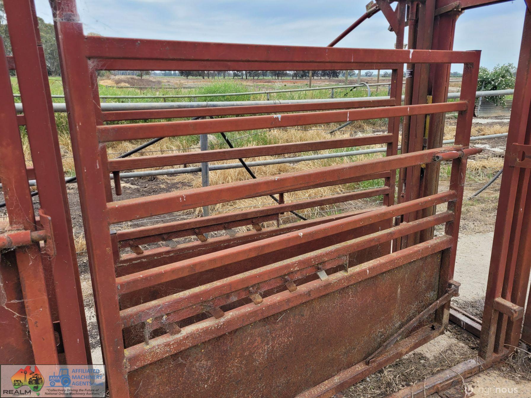 RPM Cattle Crush with Head Brace & Side Squeeze Panels - photo 11
