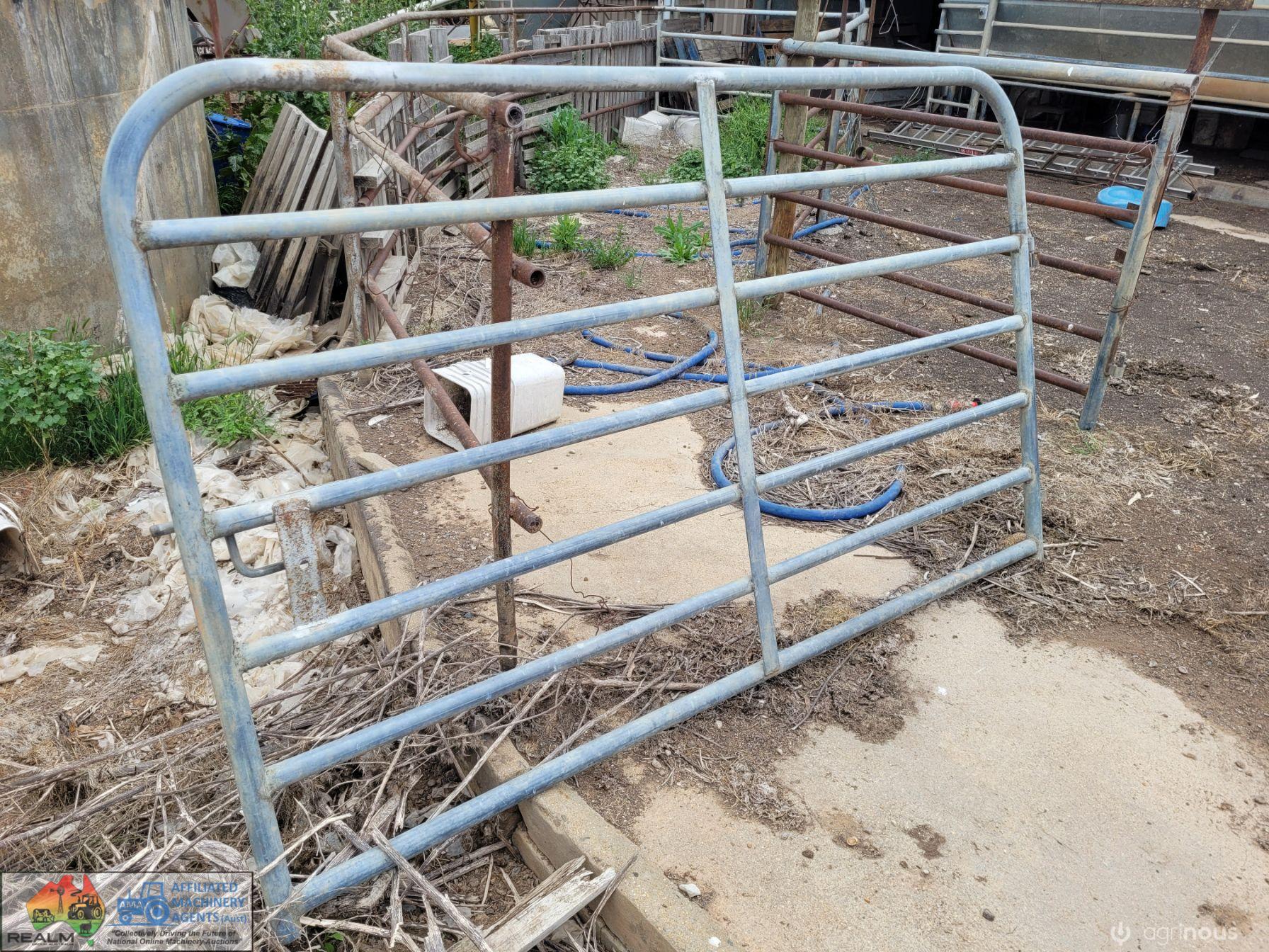 2.4m Self Latching Cattle Yard Gate (50mm Pipe)