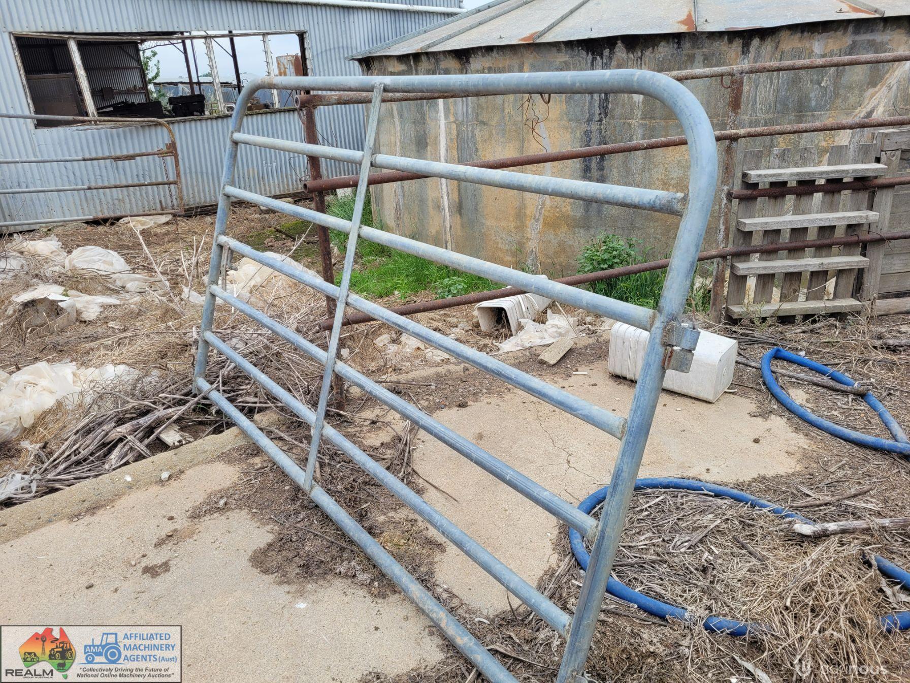 2.4m Self Latching Cattle Yard Gate (50mm Pipe) - photo 2