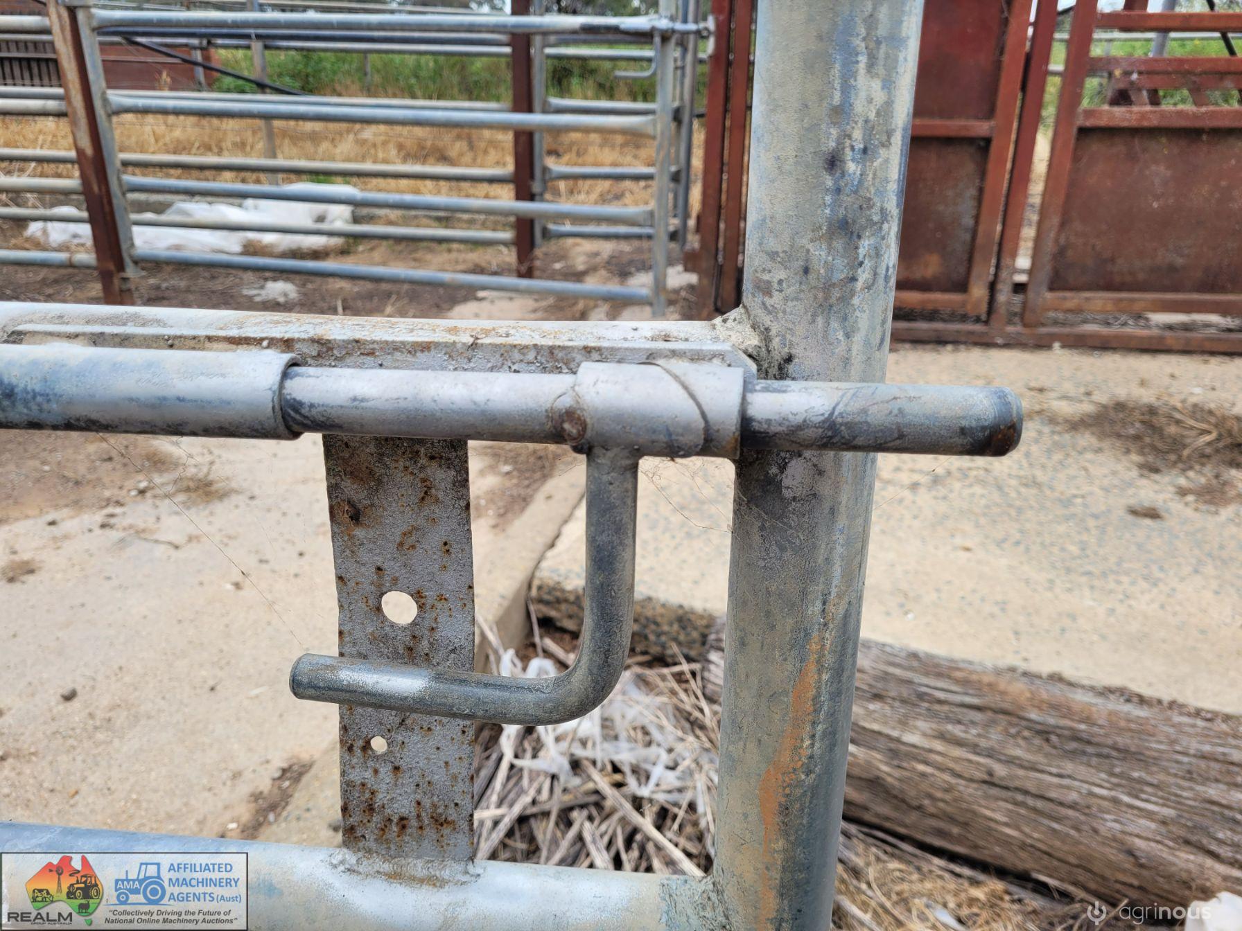 2.4m Self Latching Cattle Yard Gate (50mm Pipe) - photo 3