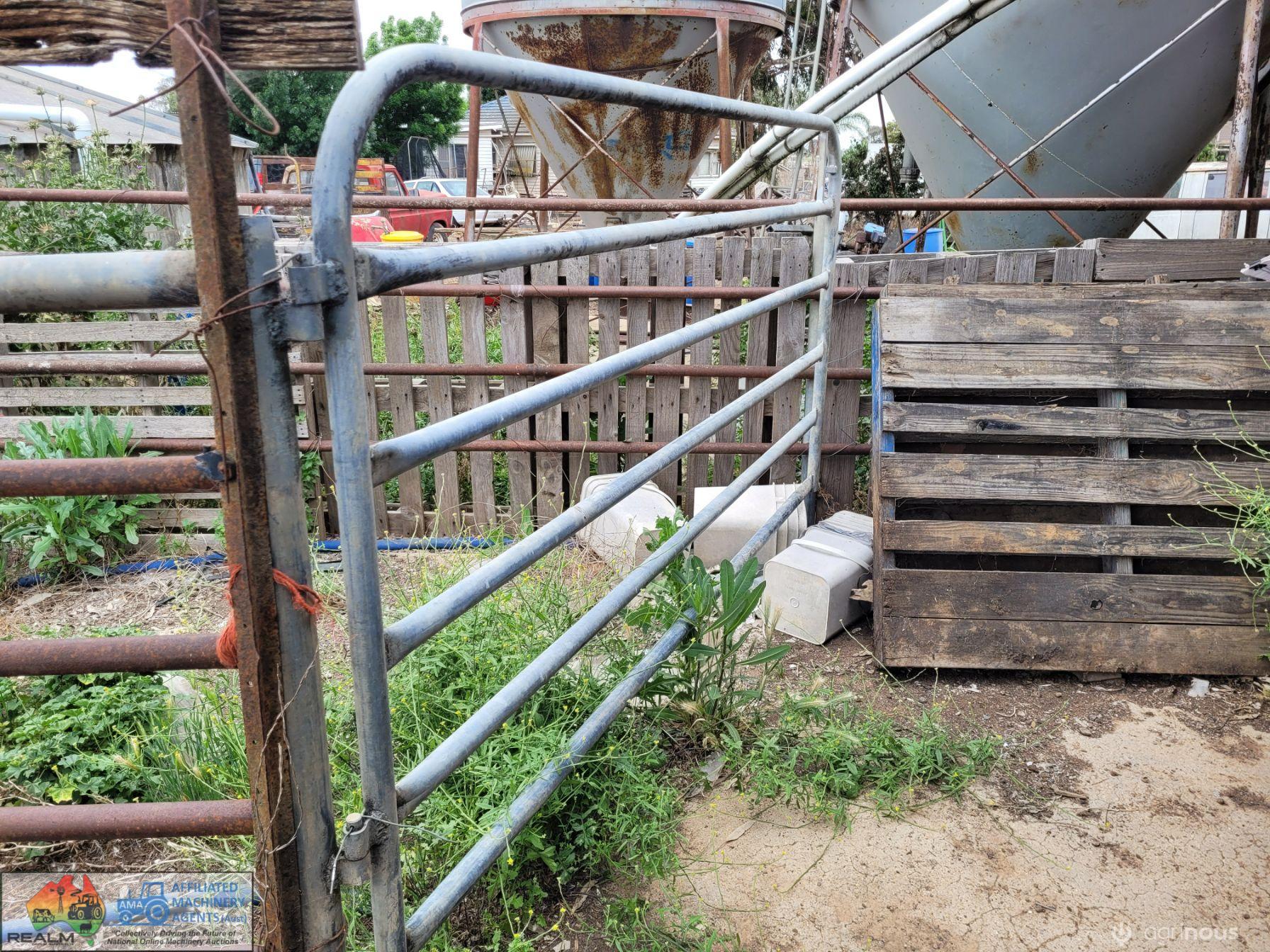 2.4m Self Latching Cattle Yard Gate (40mm Pipe) - photo 4
