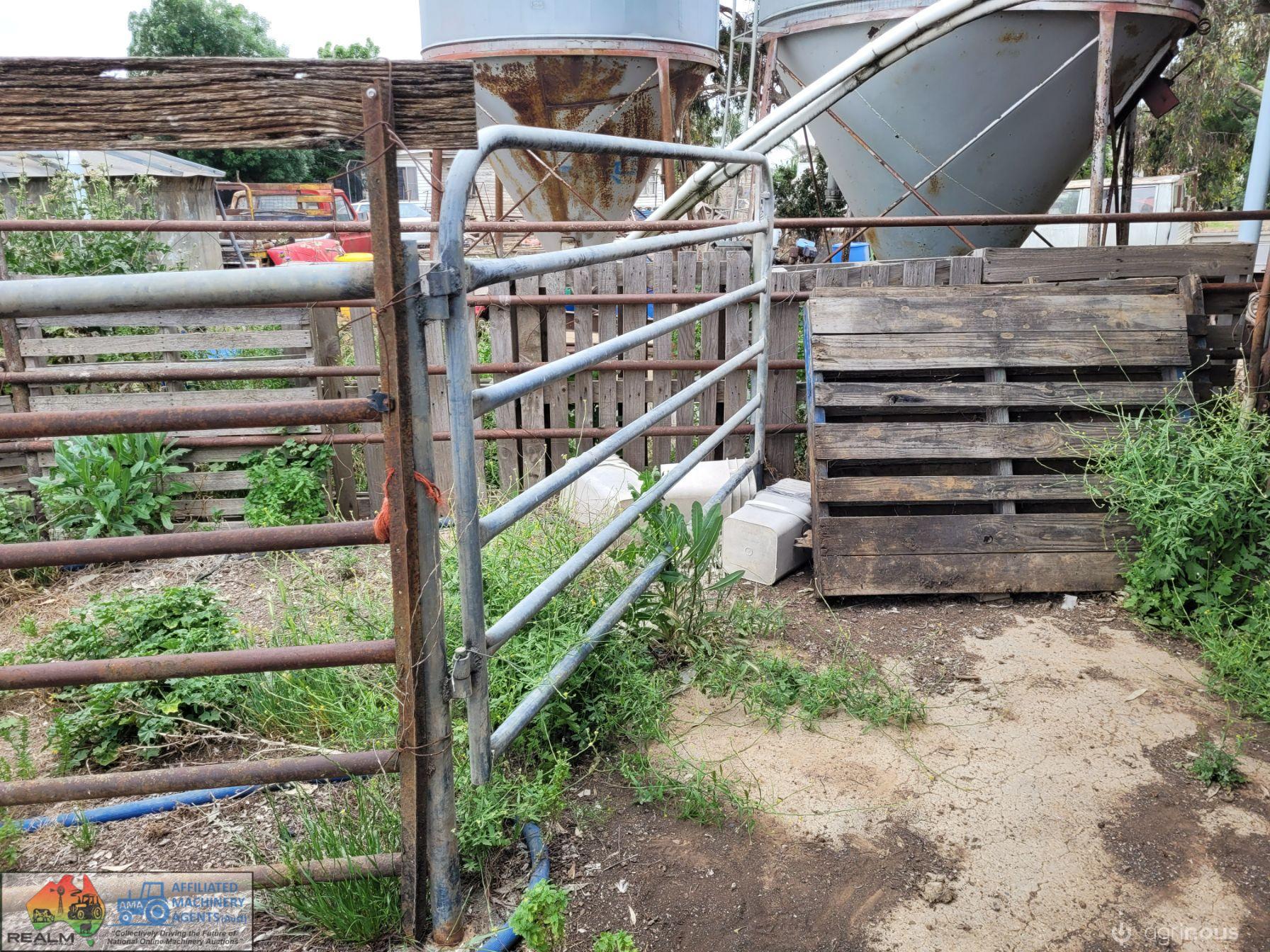 2.4m Self Latching Cattle Yard Gate (40mm Pipe) - photo 6