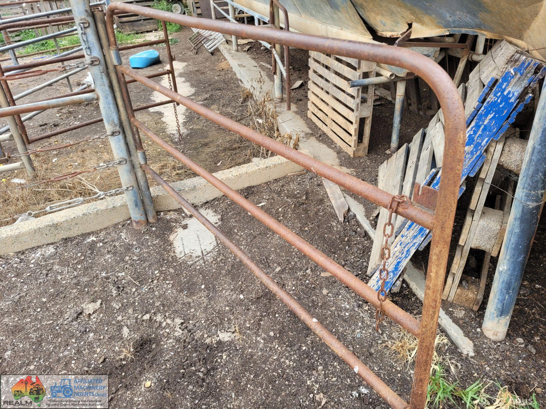 Dairy Backing Yard Side Fixed Panels & 4 Panel 2m Gate - photo 10