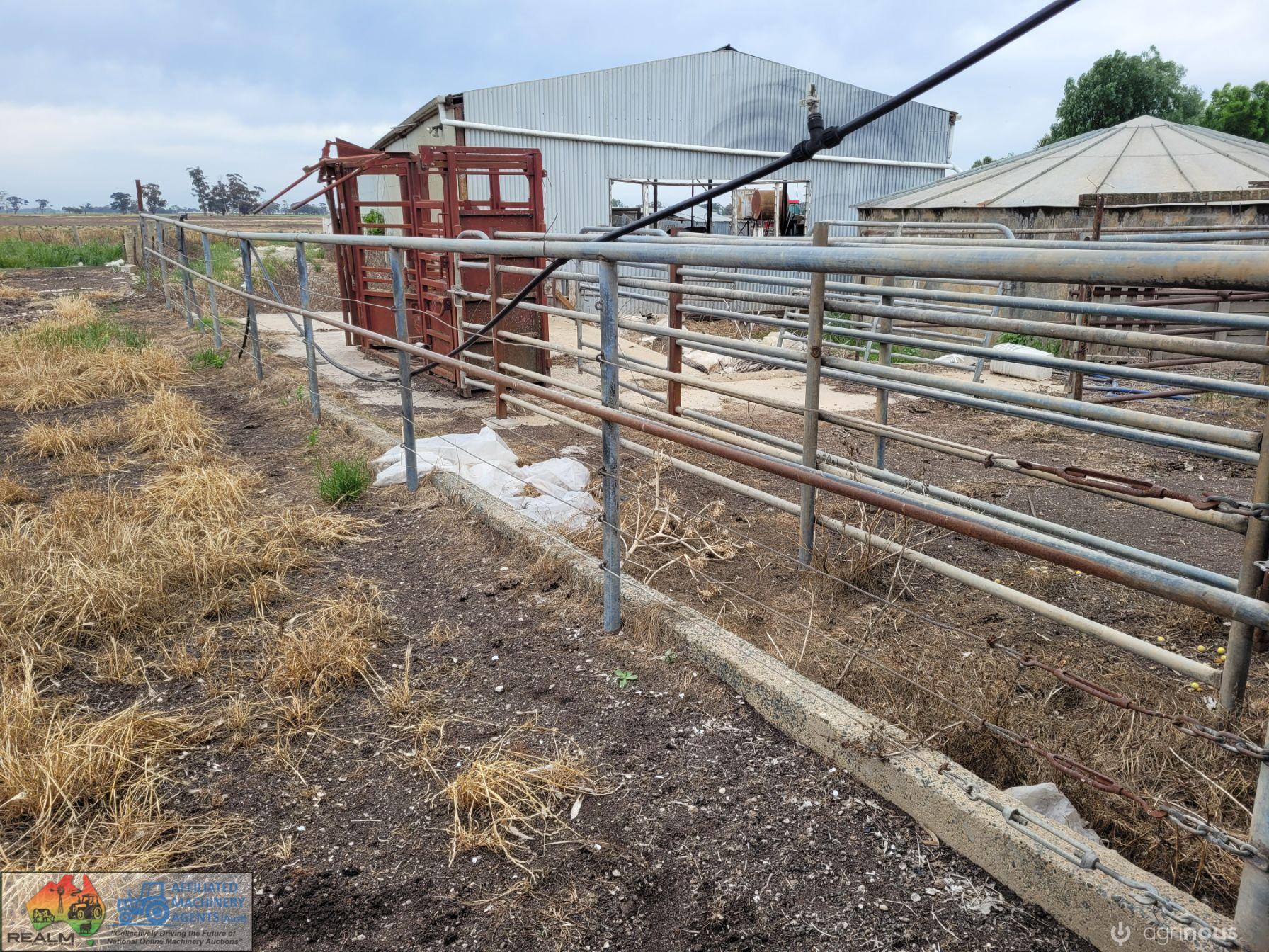 Dairy Backing Yard Side Fixed Panels & 4 Panel 2m Gate