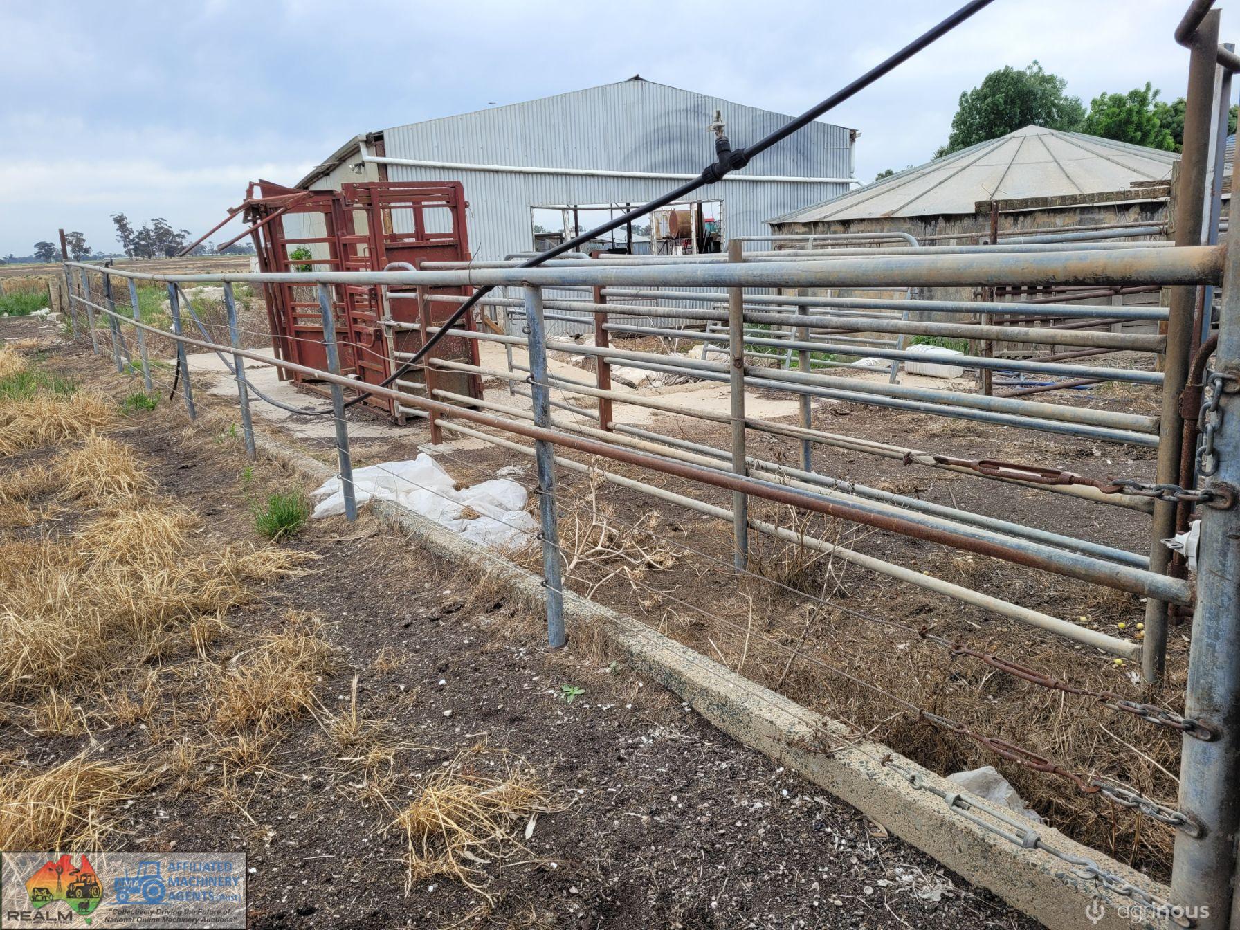 Dairy Backing Yard Side Fixed Panels & 4 Panel 2m Gate - photo 7