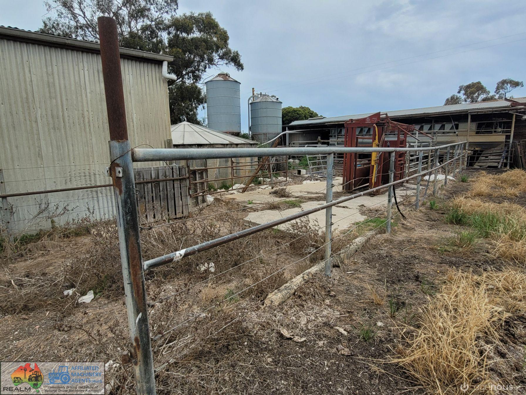 Dairy Backing Yard Side Fixed Panels & 4 Panel 2m Gate - photo 4