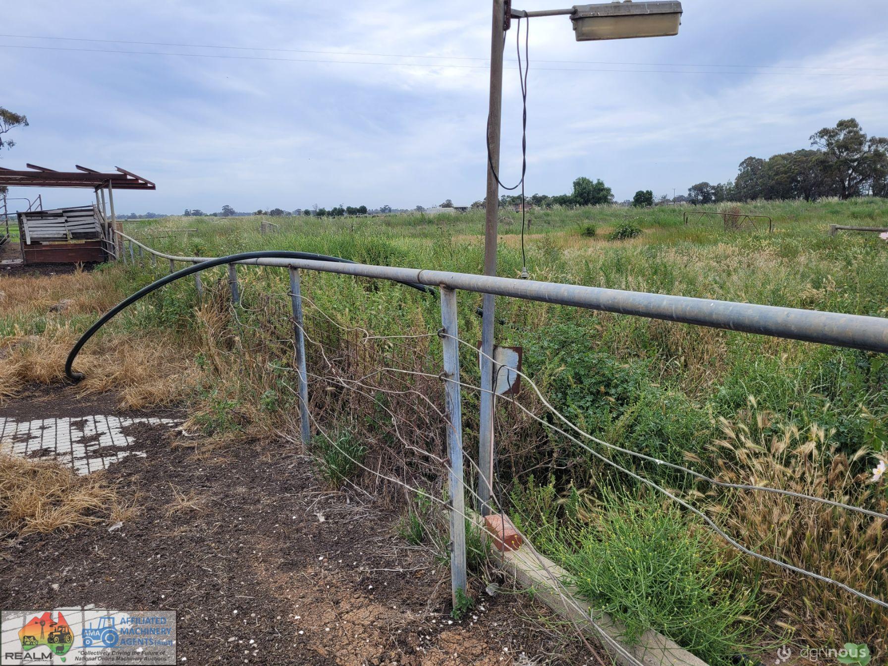 Dairy Backing Yard Side Fixed Panels & 4 Panel 2m Gate - photo 8