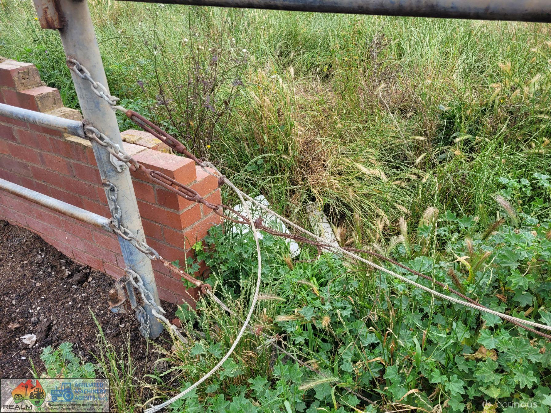 Dairy Backing Yard Side Fixed Panels & 4 Panel 2m Gate - photo 12