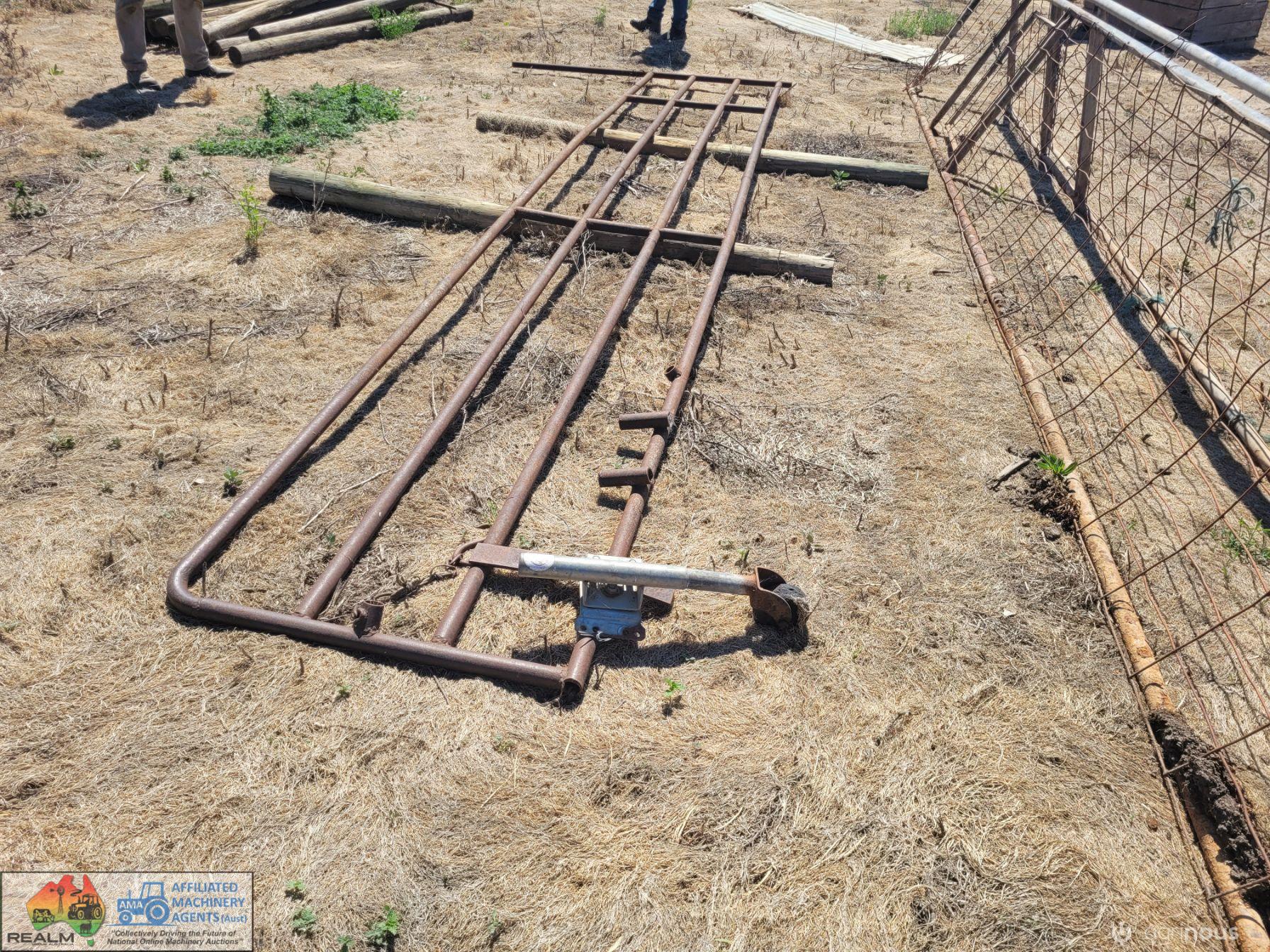 5.5m Solid Steel Backing Gate - photo 2