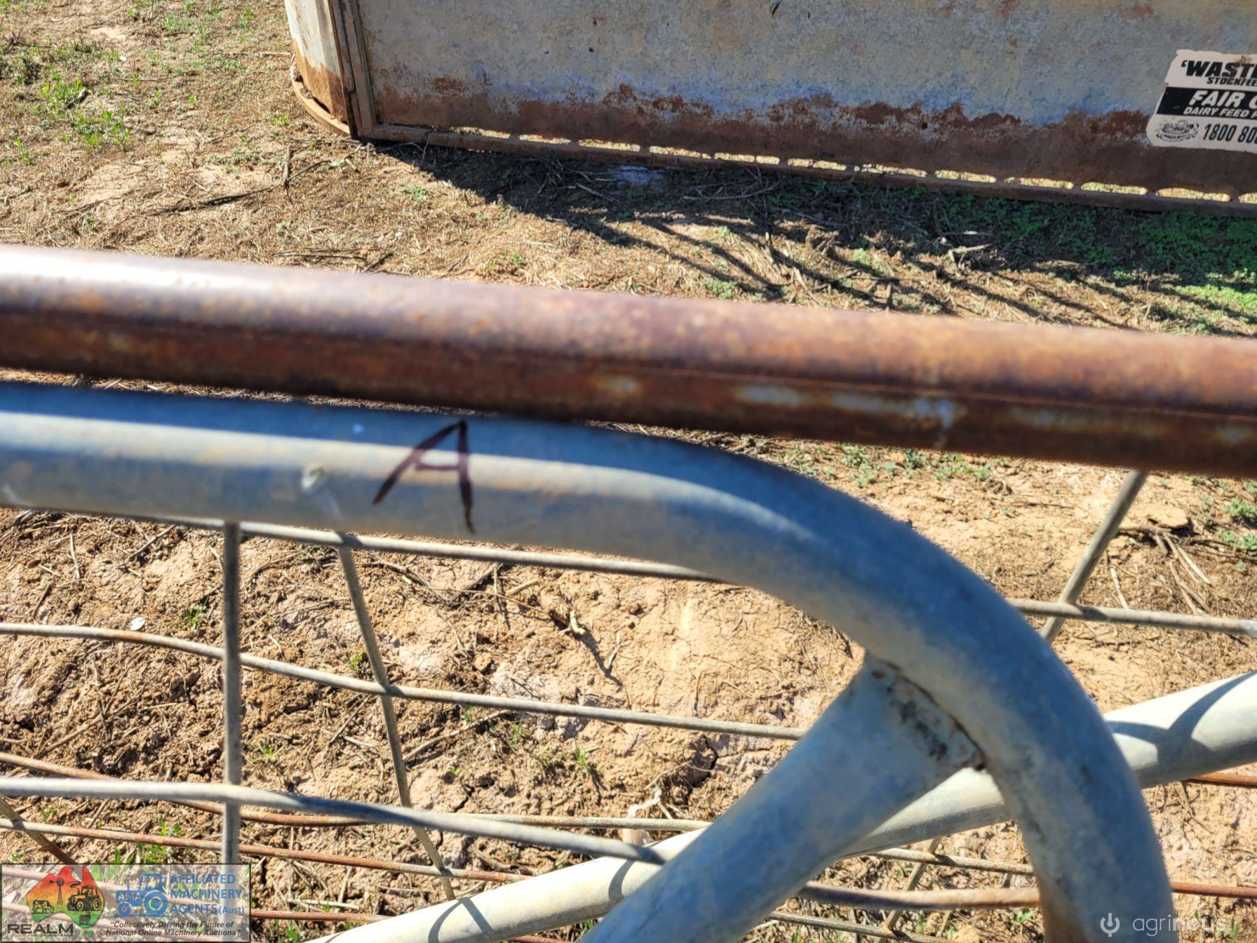 2x Weldmesh Farm Gates "A" (10ft & 11ft) - photo 3