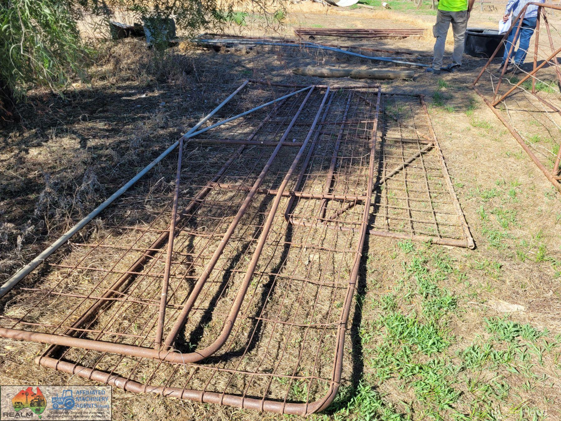 3x Weldmesh Farm Gates "G" (2x16' & 11'6") - photo 3