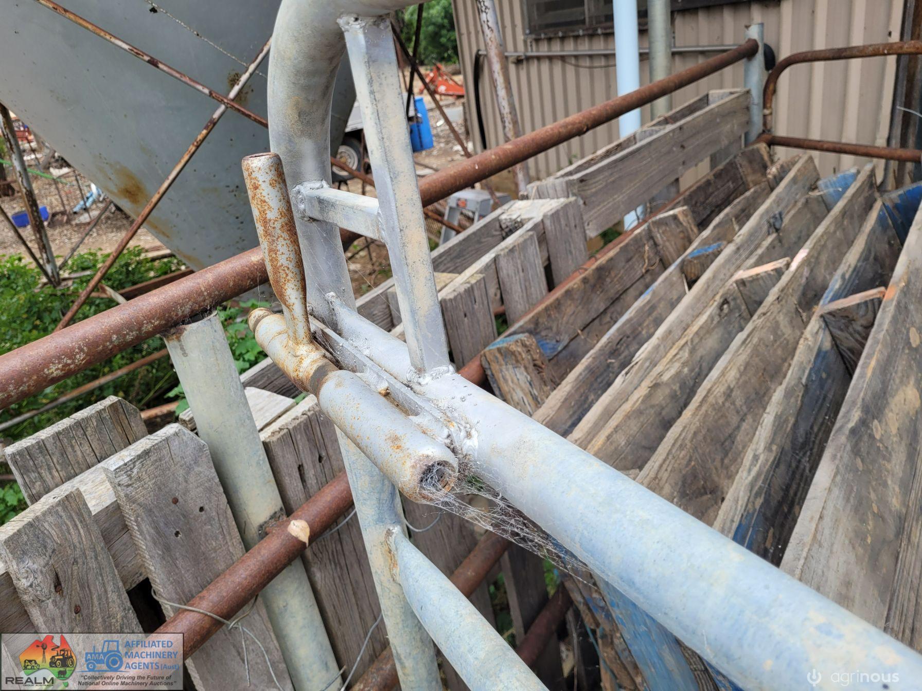 2.4m Self Latching Cattle Yard Gate (40mm Pipe)