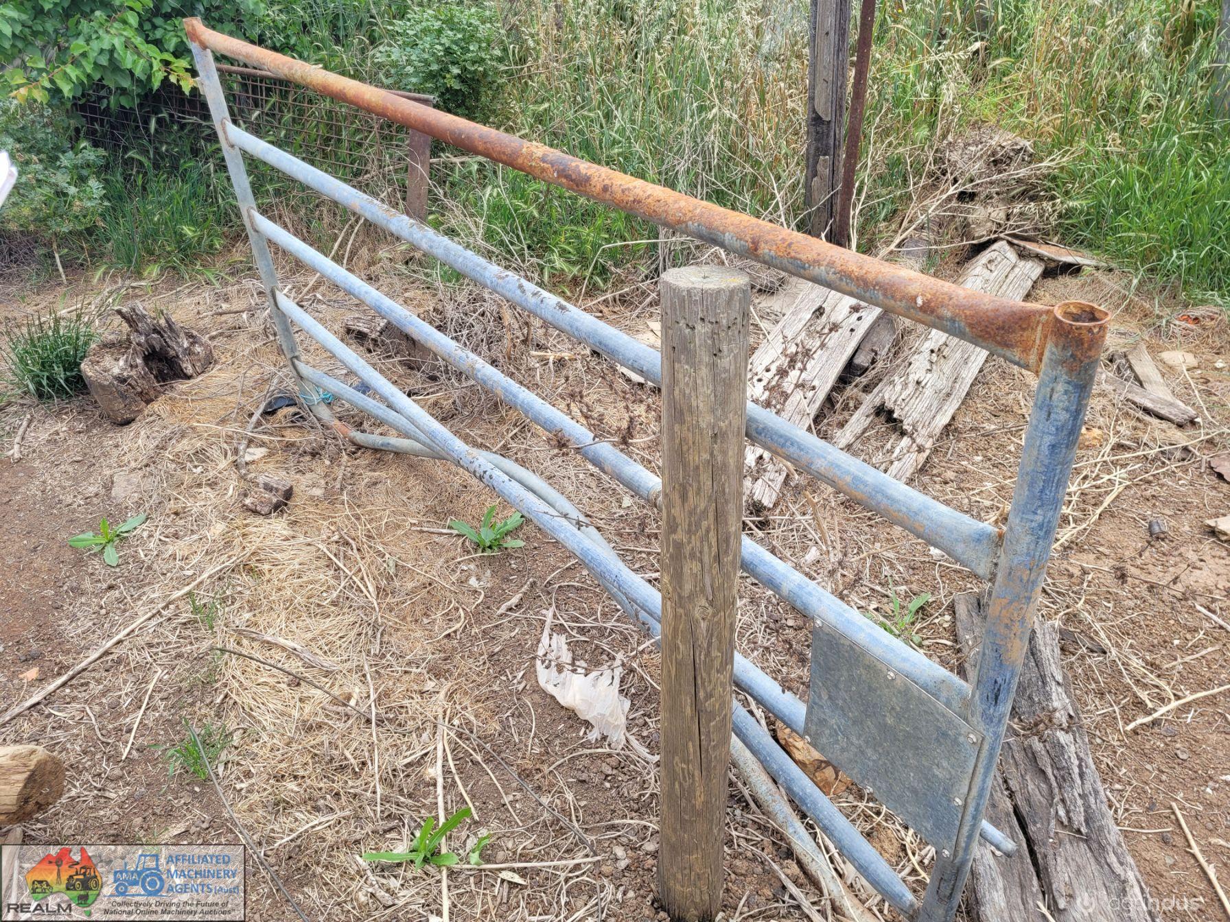 Steel 8ft Cattle Yard Gate (Bent top rail) - photo 2