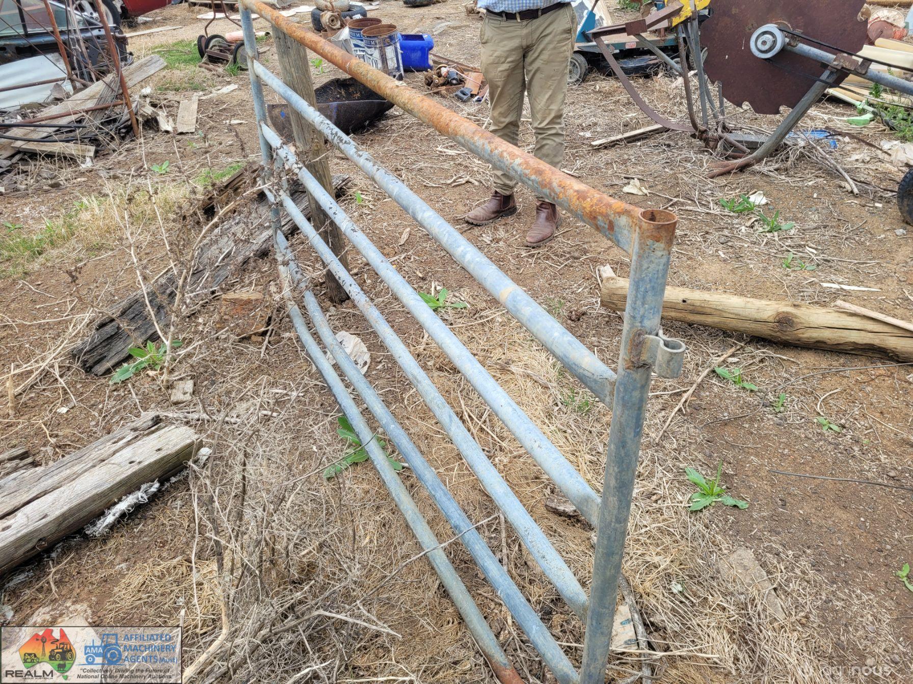 Steel 8ft Cattle Yard Gate (Bent top rail)