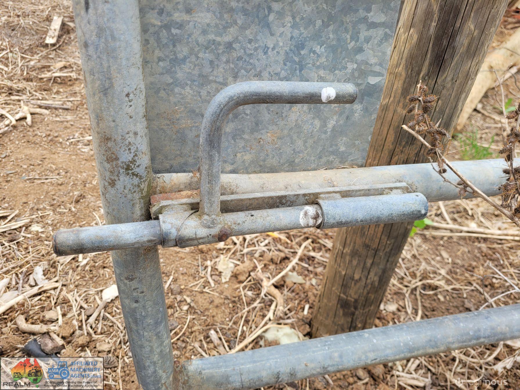 Steel 8ft Cattle Yard Gate (Bent top rail) - photo 5